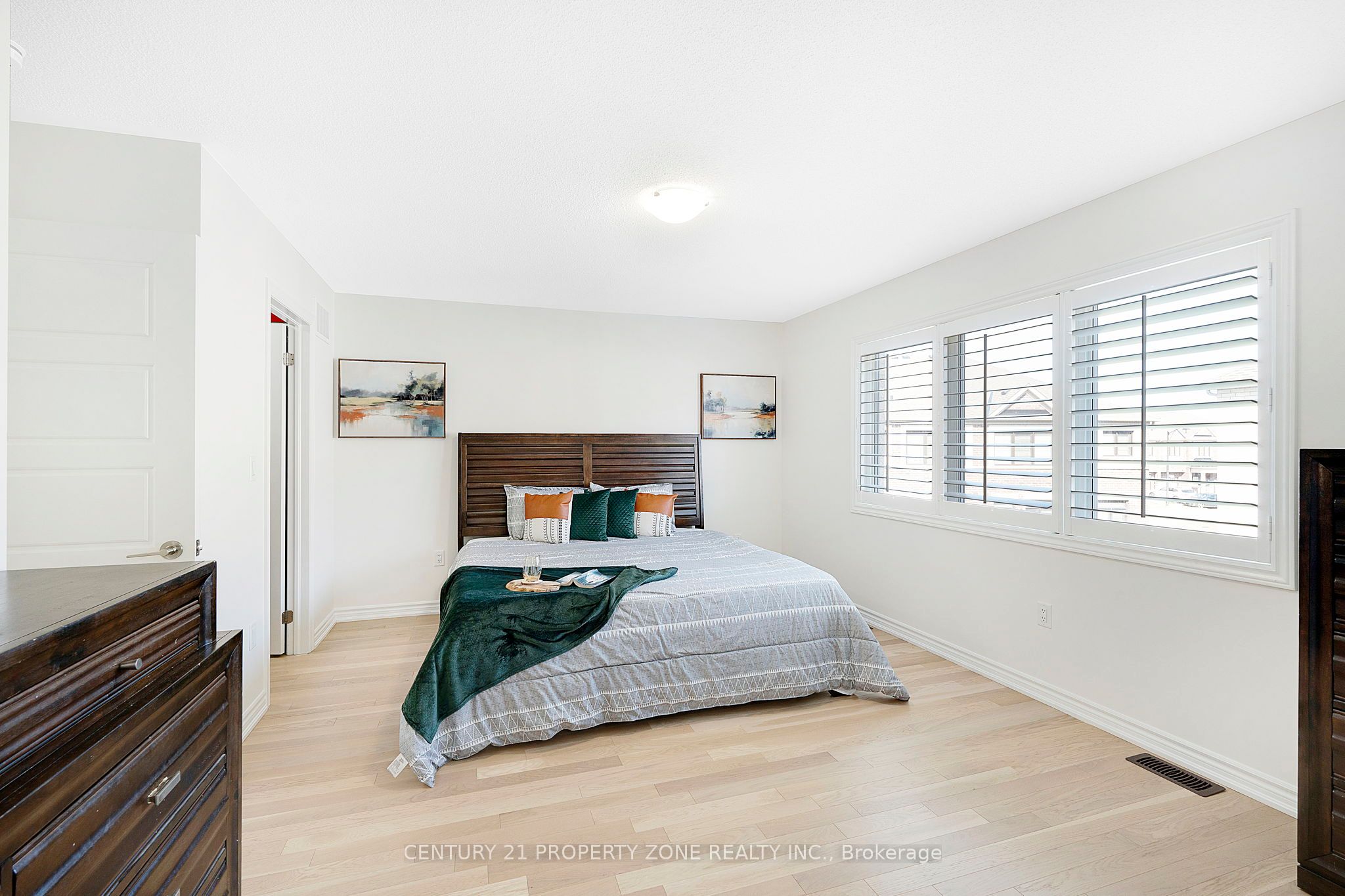 458 Bergamot Avenue Property Photo 13