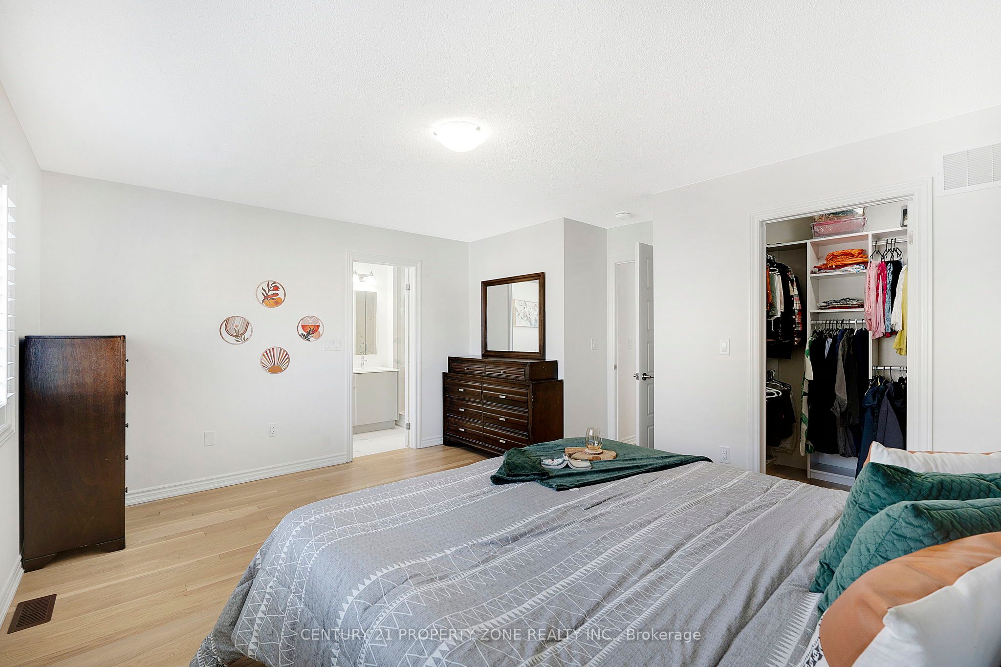 458 Bergamot Avenue Property Photo 14