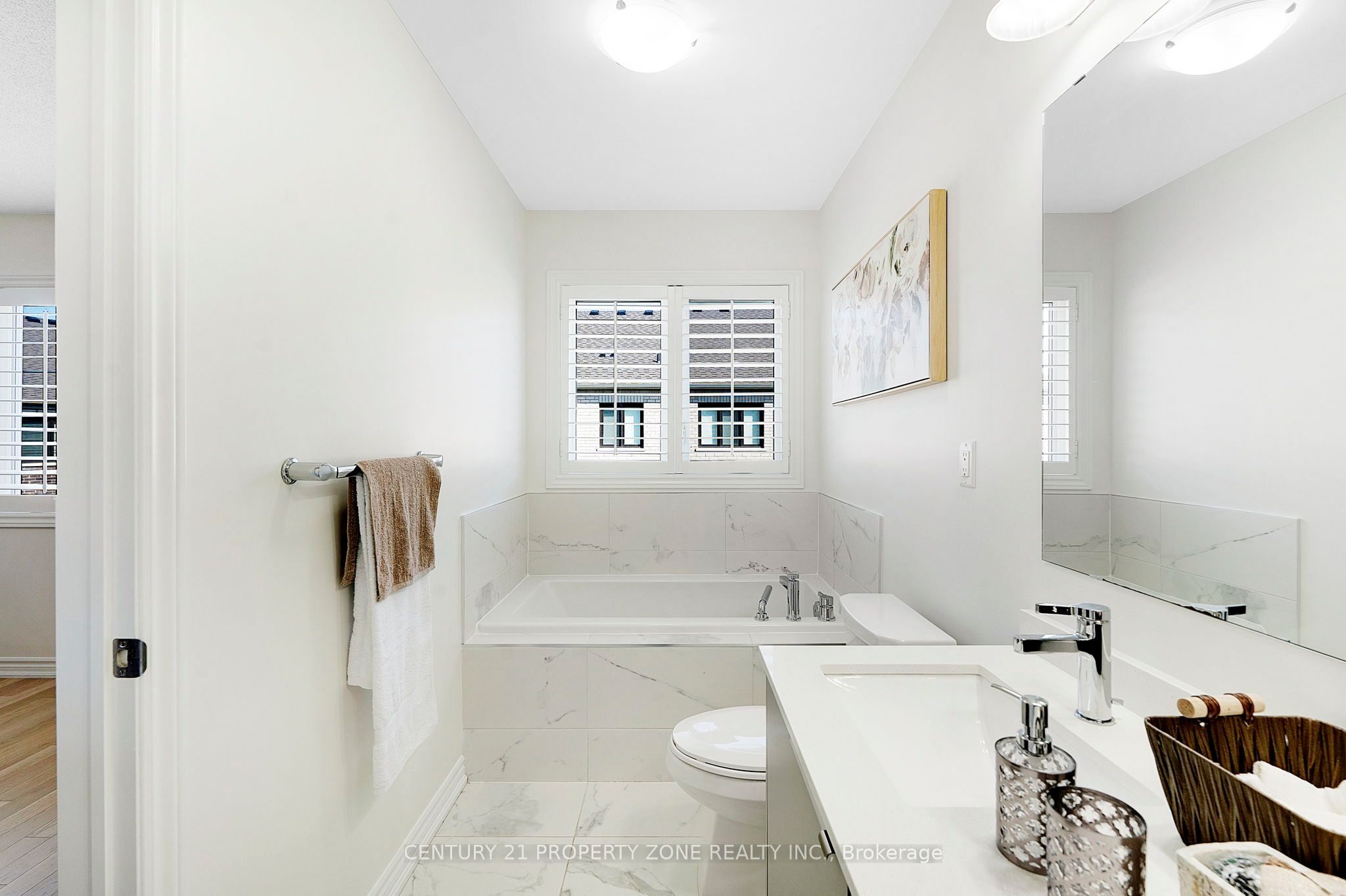 458 Bergamot Avenue Property Photo 16
