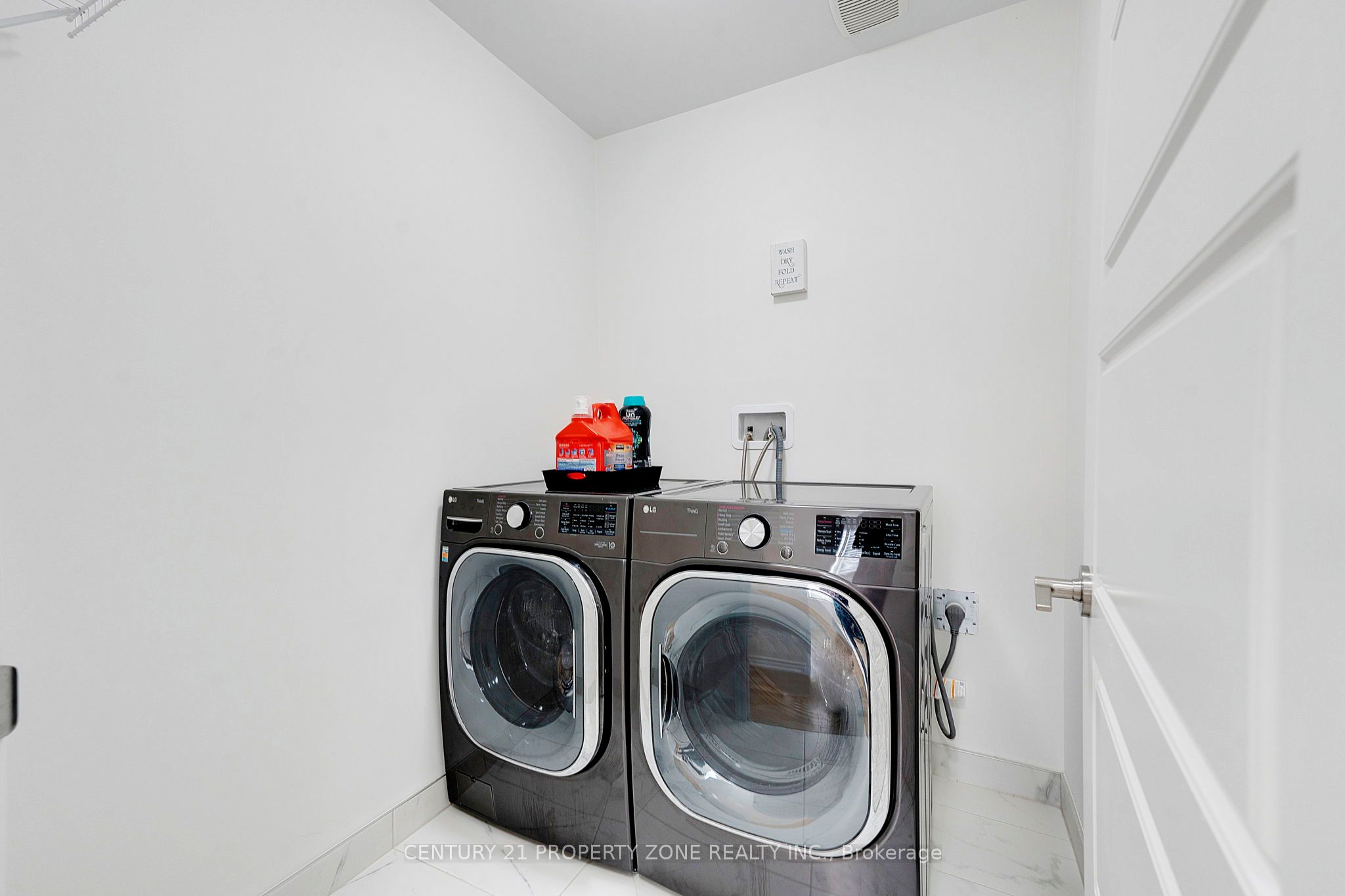 458 Bergamot Avenue Property Photo 22