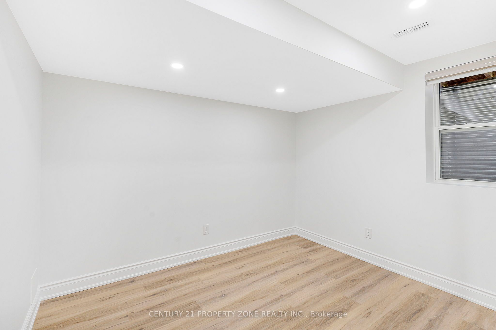 458 Bergamot Avenue Property Photo 28