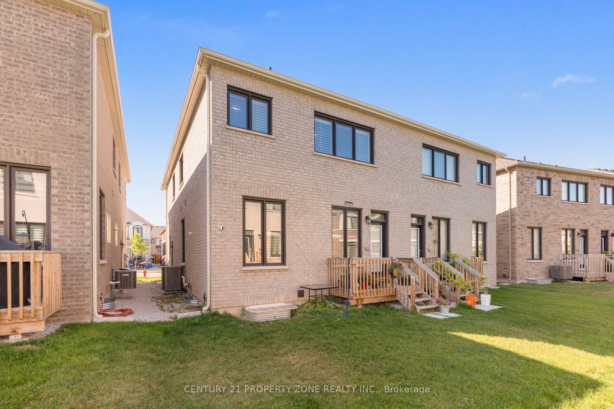 458 Bergamot Avenue Property Photo 32
