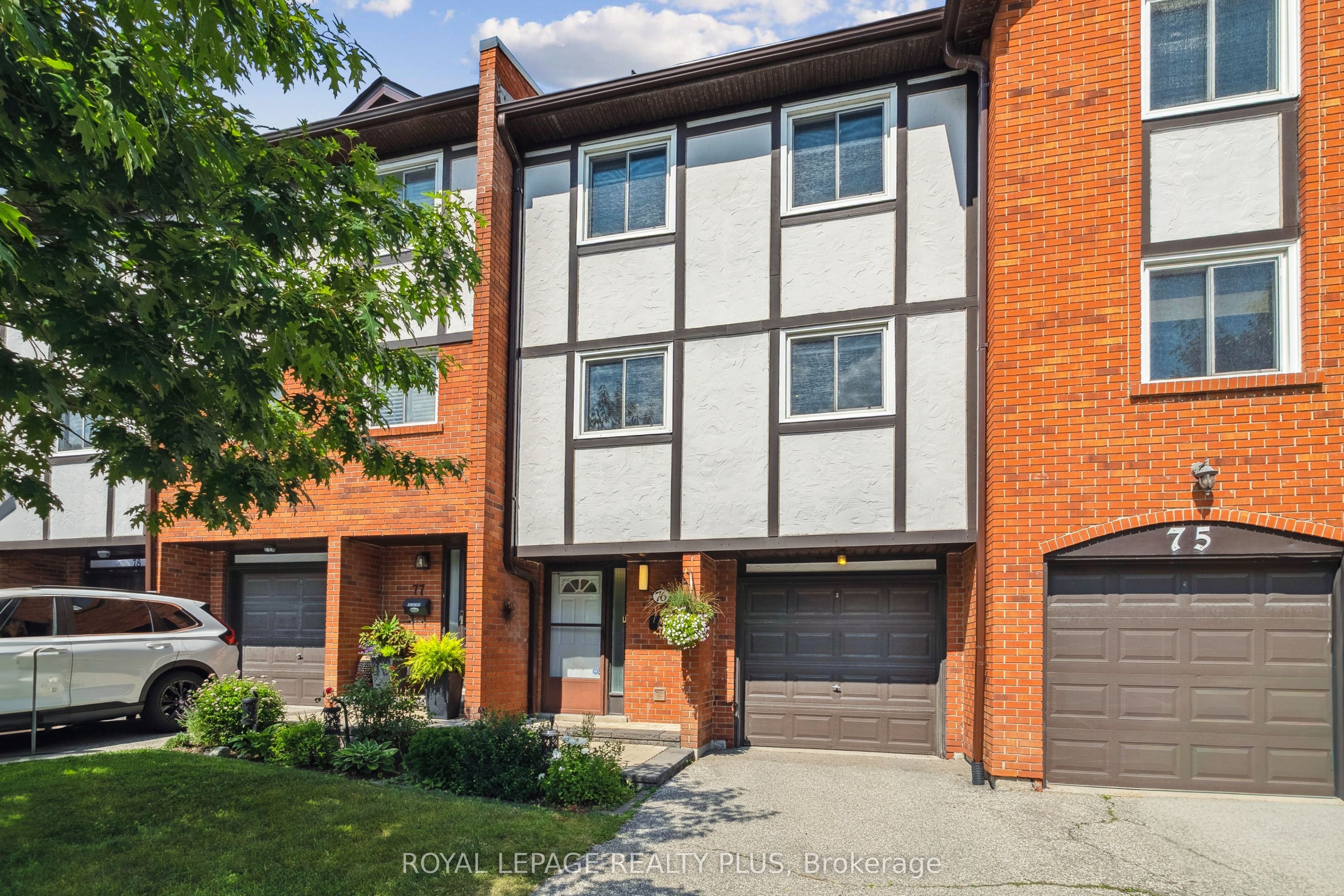 1755 Rathburn Rd E Property Photo 1