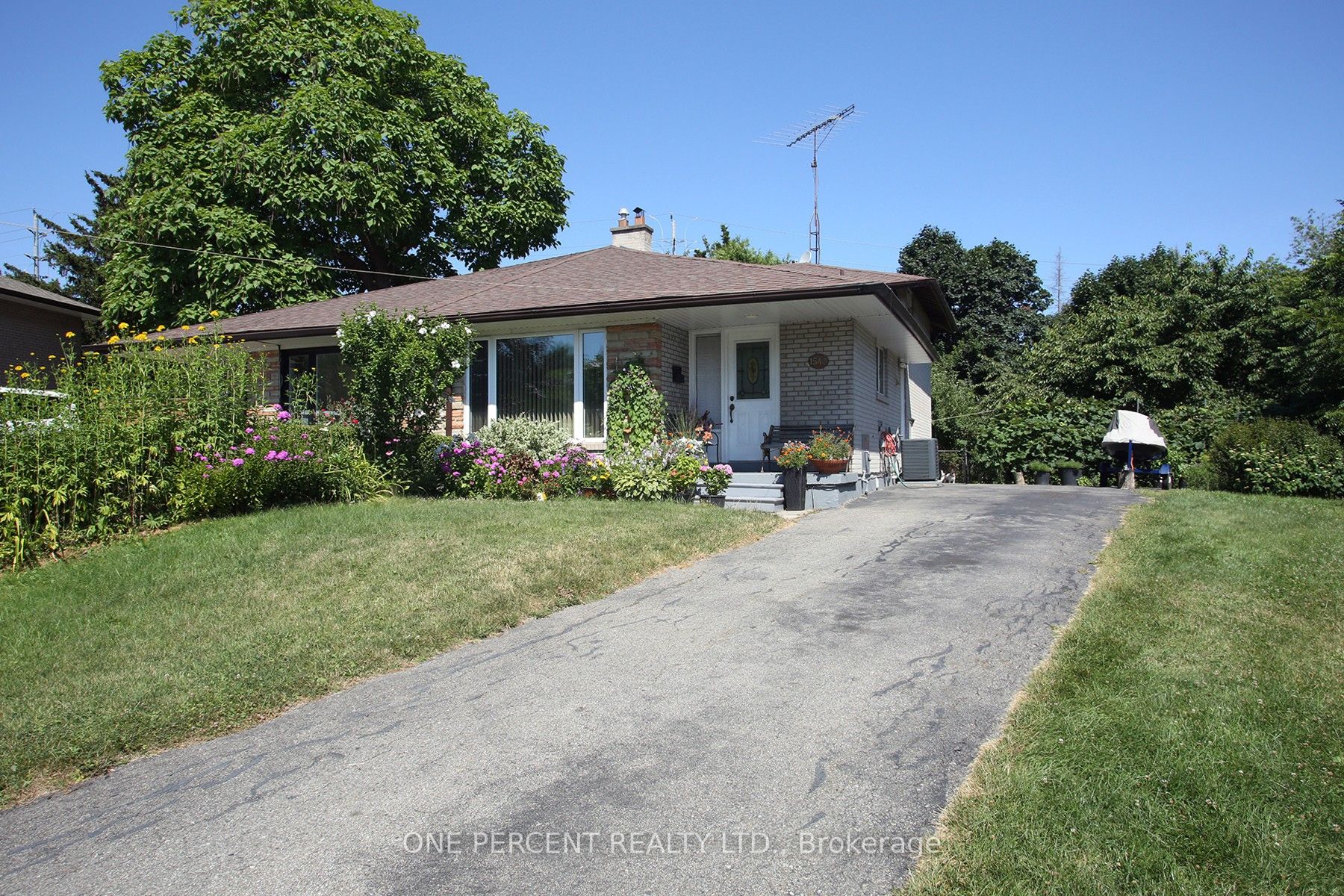 1543 Sandgate Crescent Property Photo 1