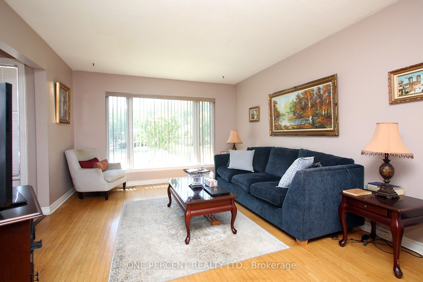 1543 Sandgate Crescent Property Photo 3
