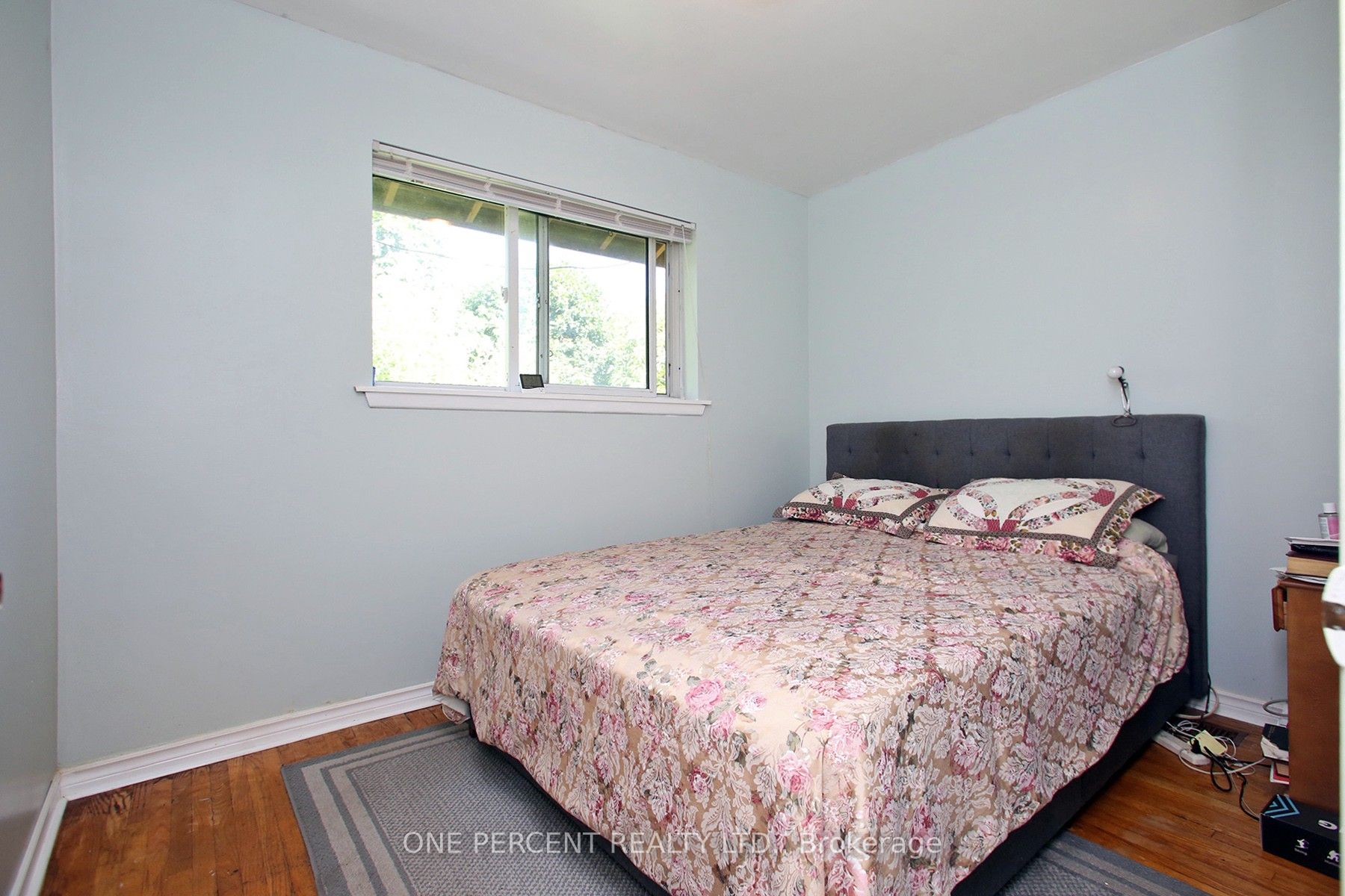1543 Sandgate Crescent Property Photo 10