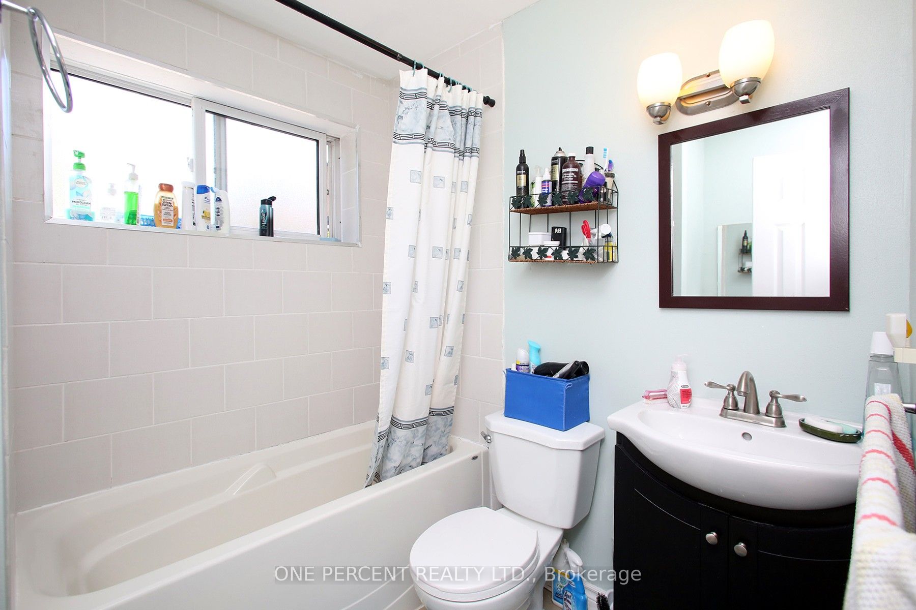 1543 Sandgate Crescent Property Photo 13