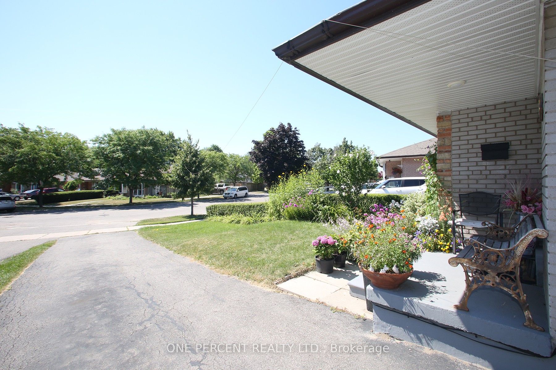 1543 Sandgate Crescent Property Photo 16