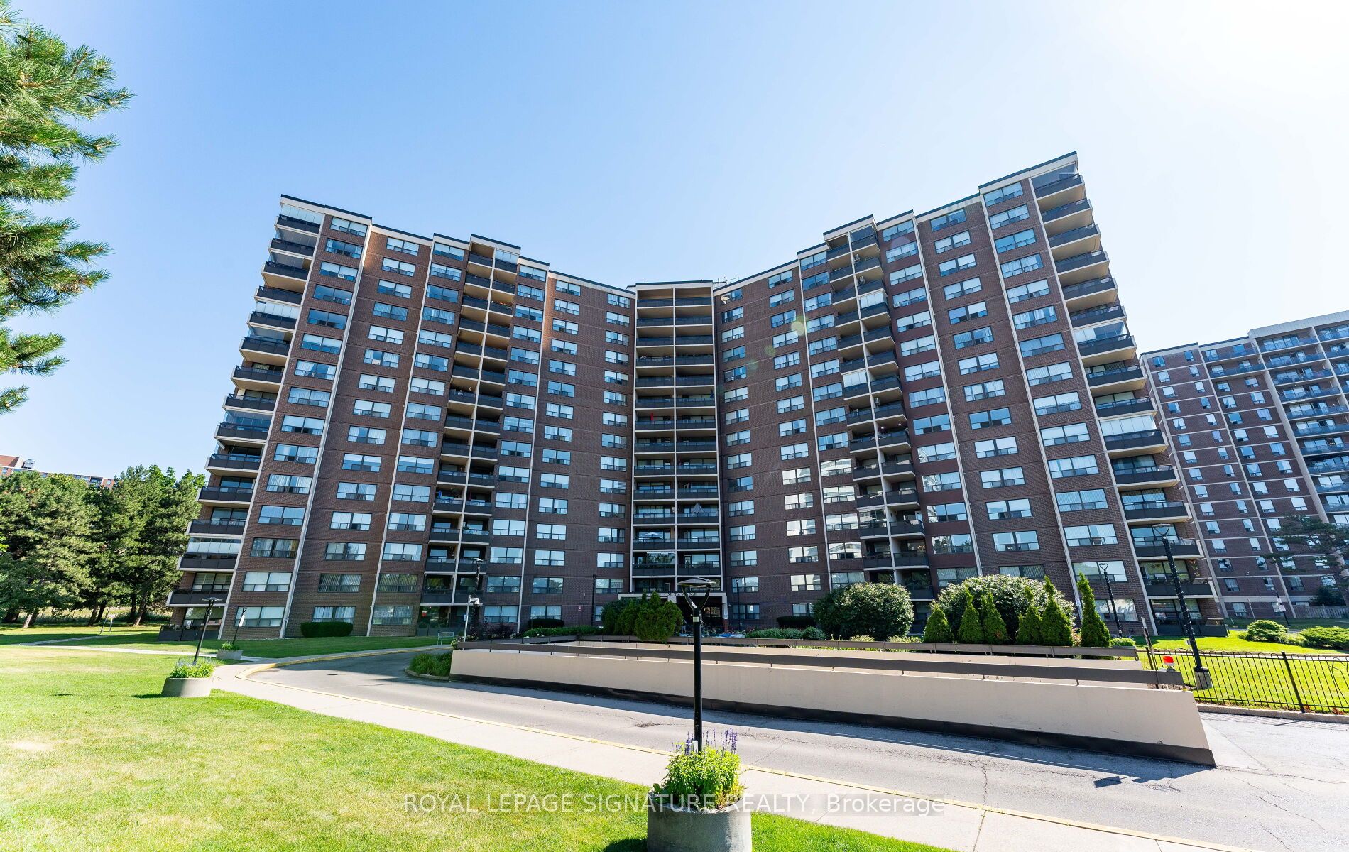 551 The West Mall N/a 620 Property Photo 2