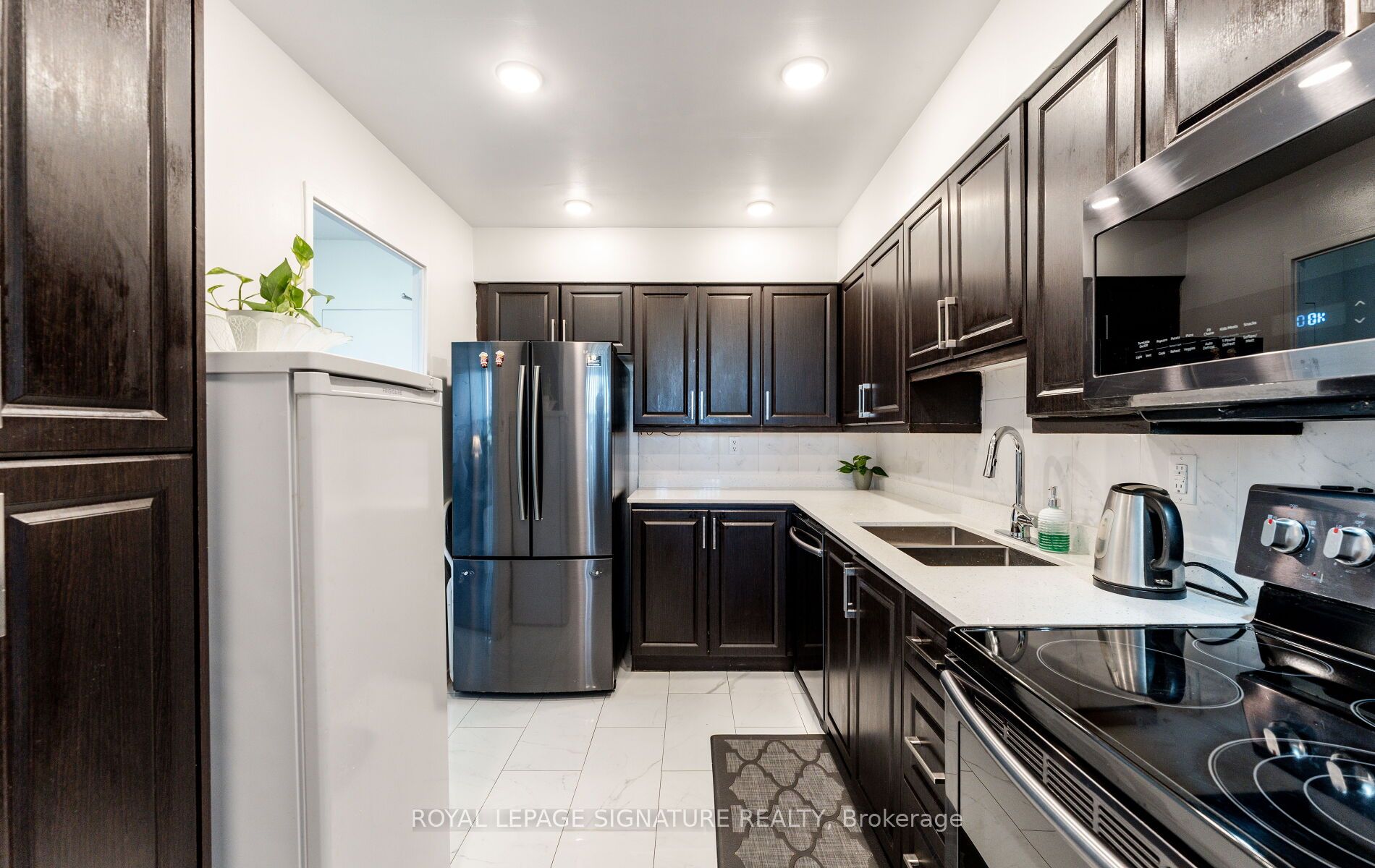 551 The West Mall N/a 620 Property Photo 11