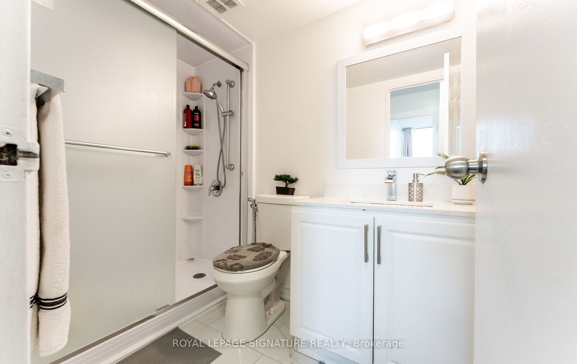 551 The West Mall N/a 620 Property Photo 21