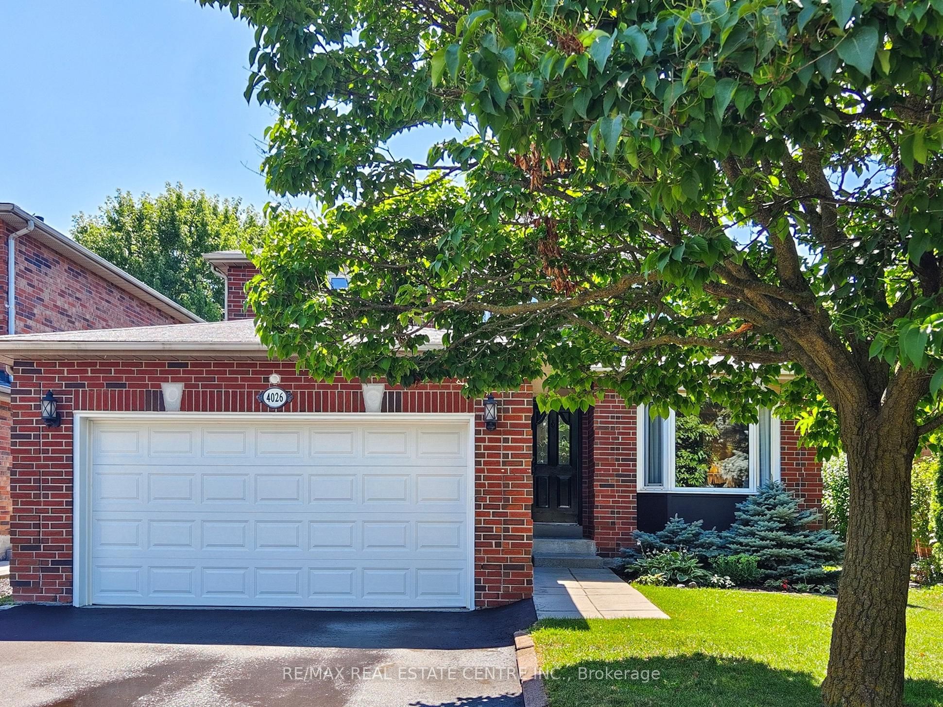 4026 Renfrew Crescent Property Photo