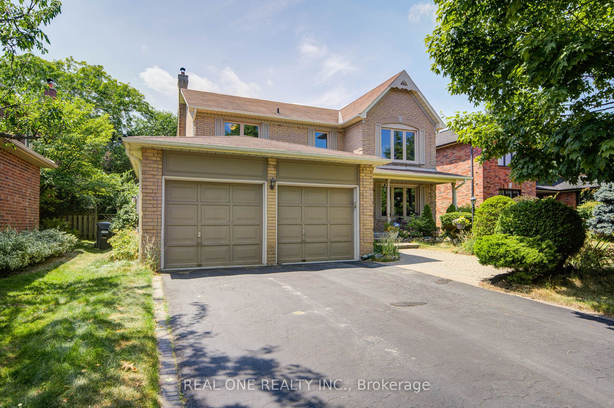 520 Blenheim Crescent Property Photo 1