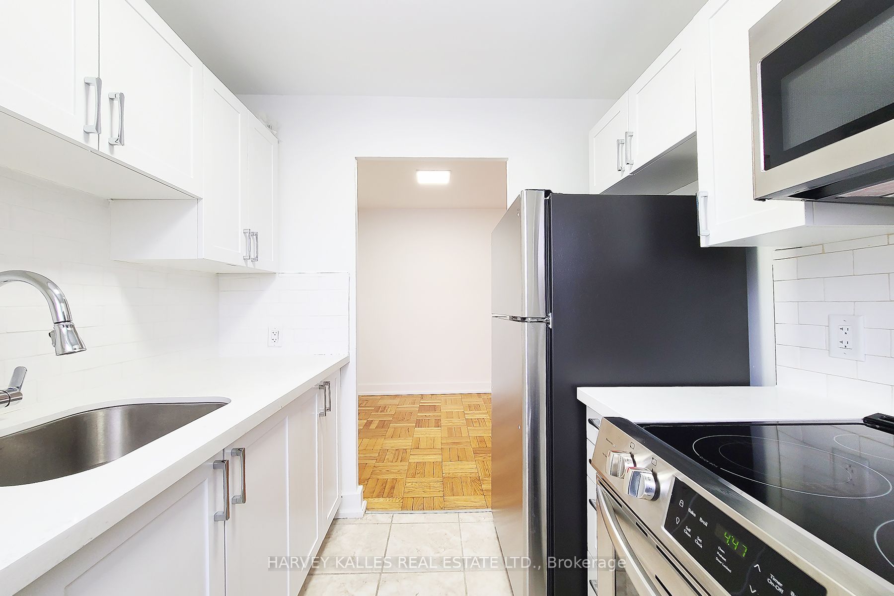285 Park Lawn Road 203 Property Photo 5