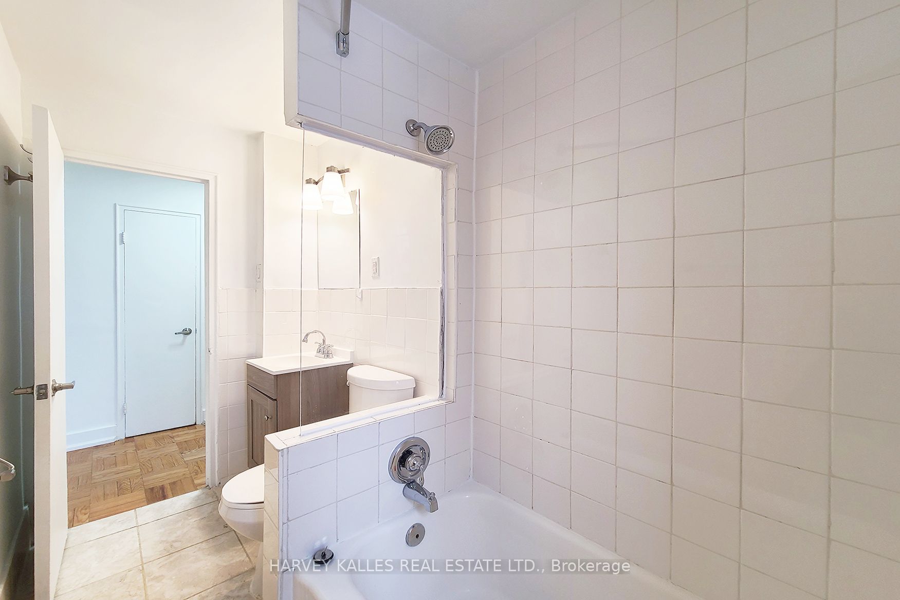 285 Park Lawn Road 203 Property Photo 13