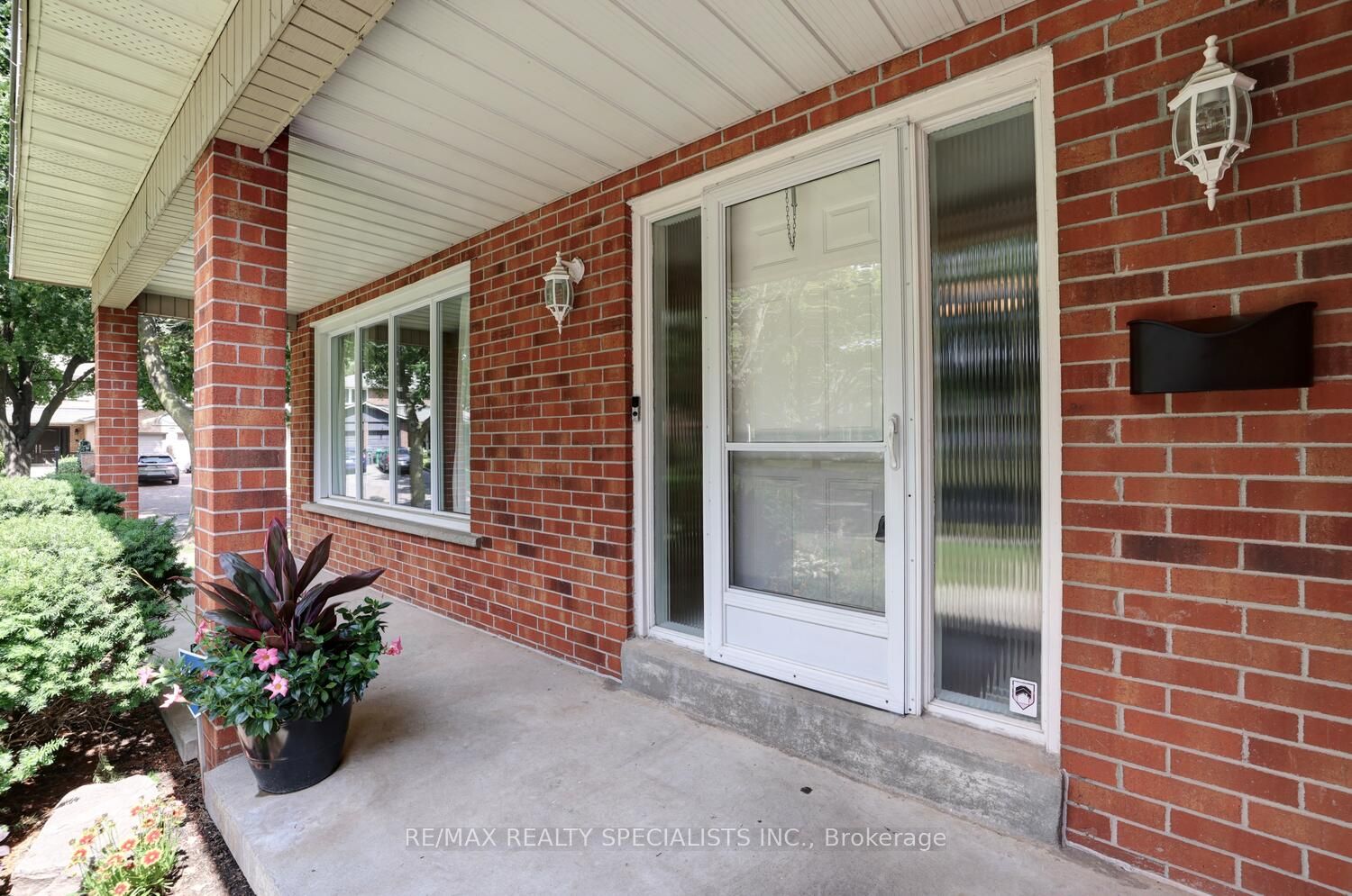 1677 Sherwood Forrest Circle Property Photo 2