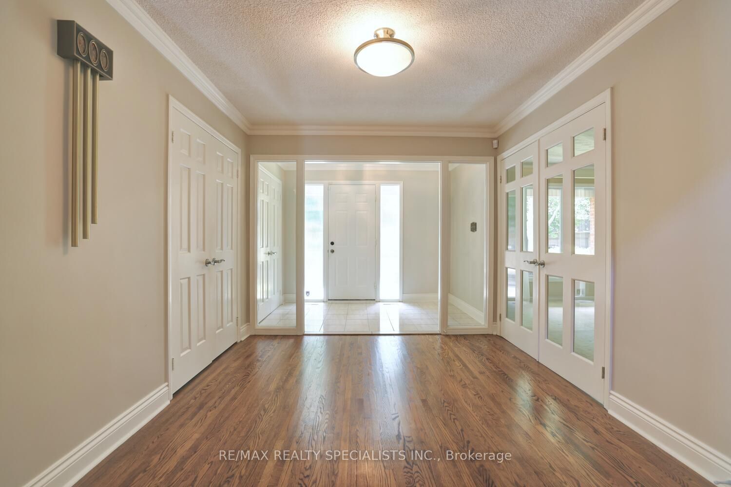 1677 Sherwood Forrest Circle Property Photo 3