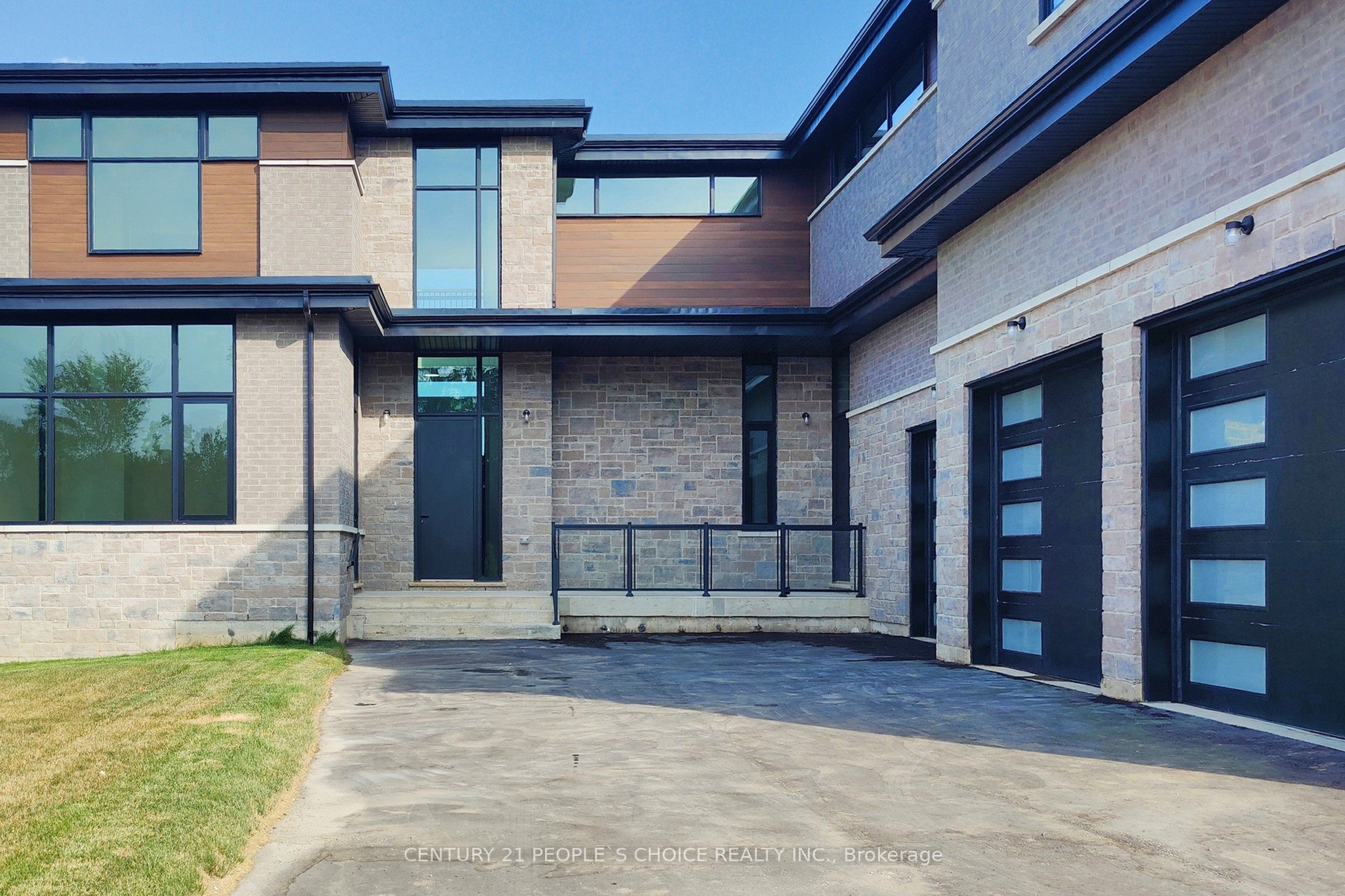 14 Sugarbush Court Property Photo 3