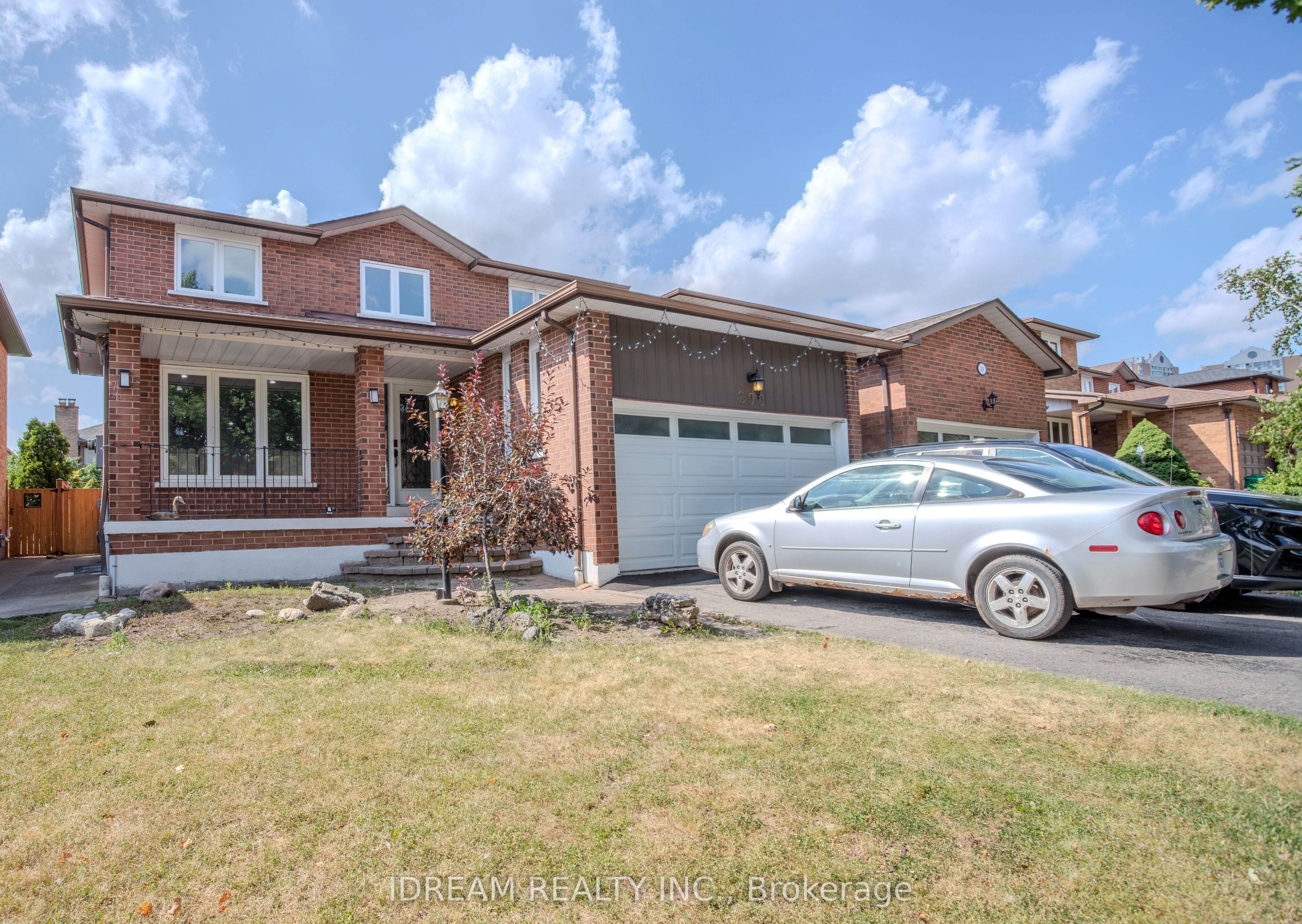 200 Springbrooke Crescent Upper Property Photo 1