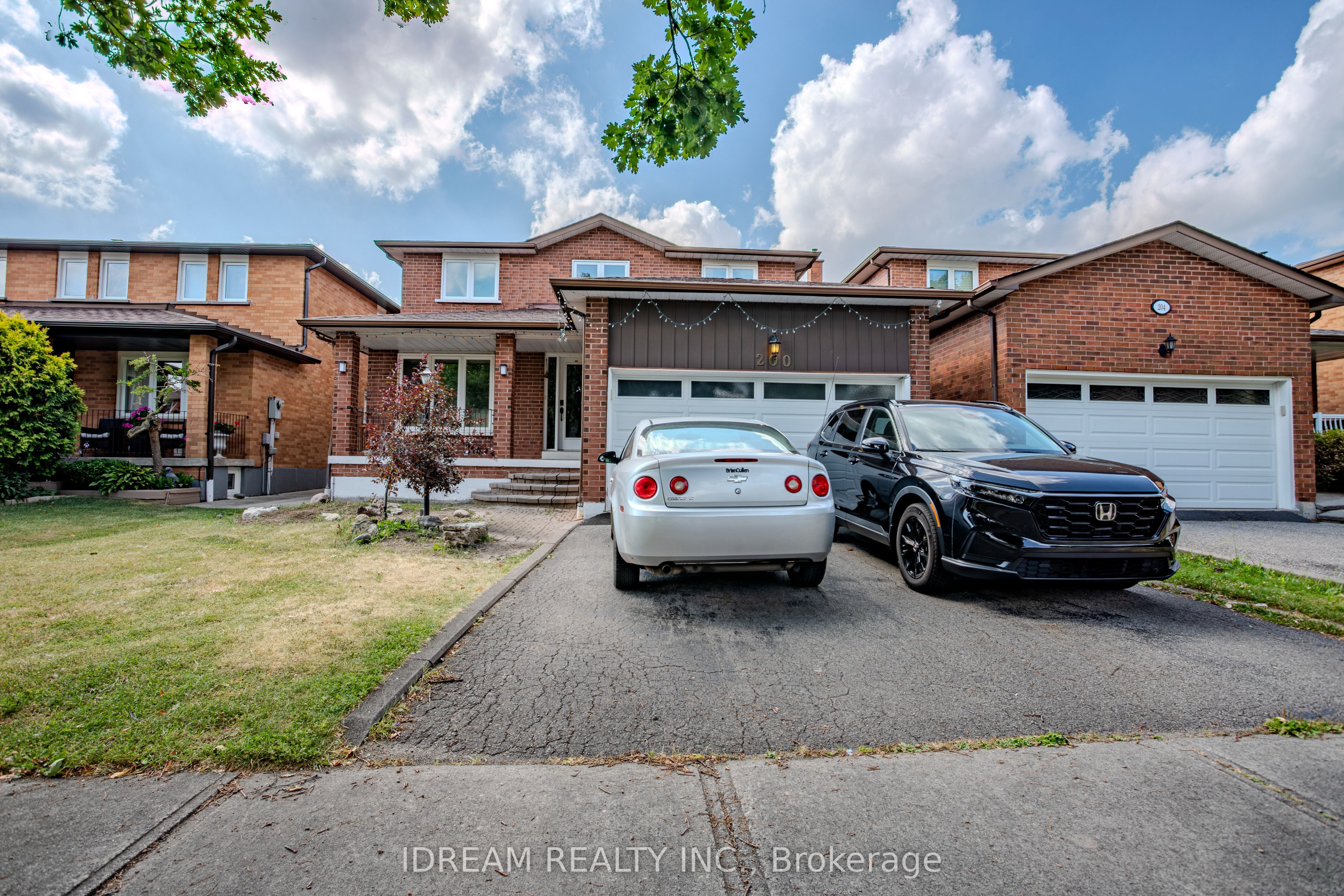 200 Springbrooke Crescent Upper Property Photo 2