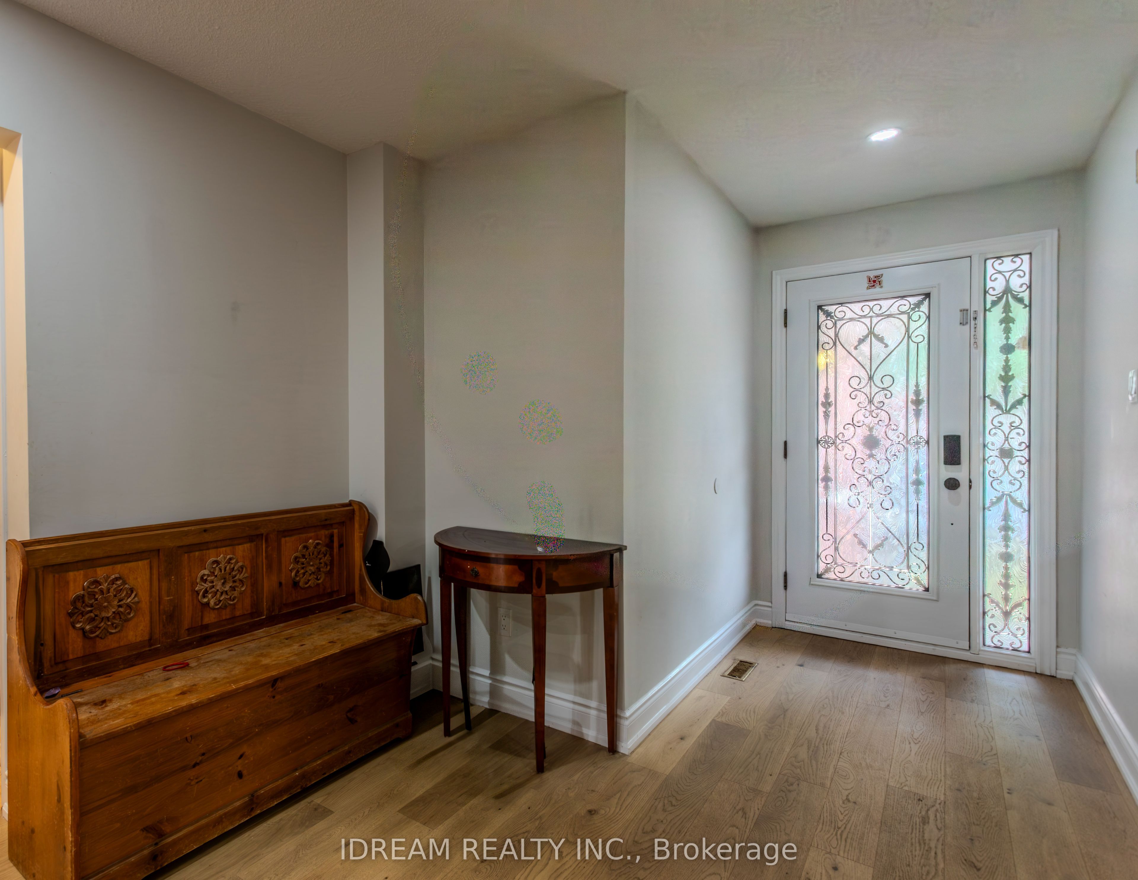 200 Springbrooke Crescent Upper Property Photo 4