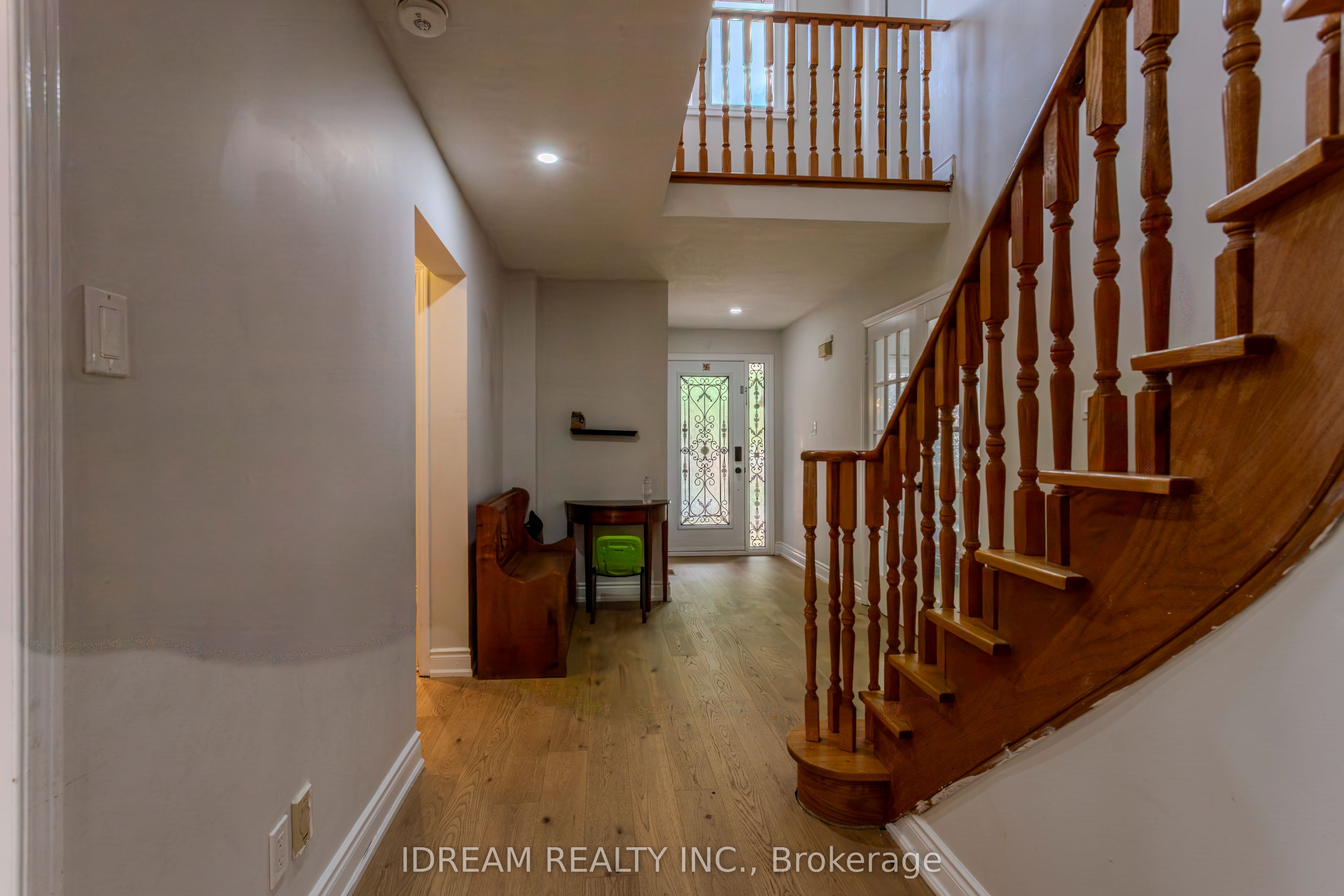 200 Springbrooke Crescent Upper Property Photo 6
