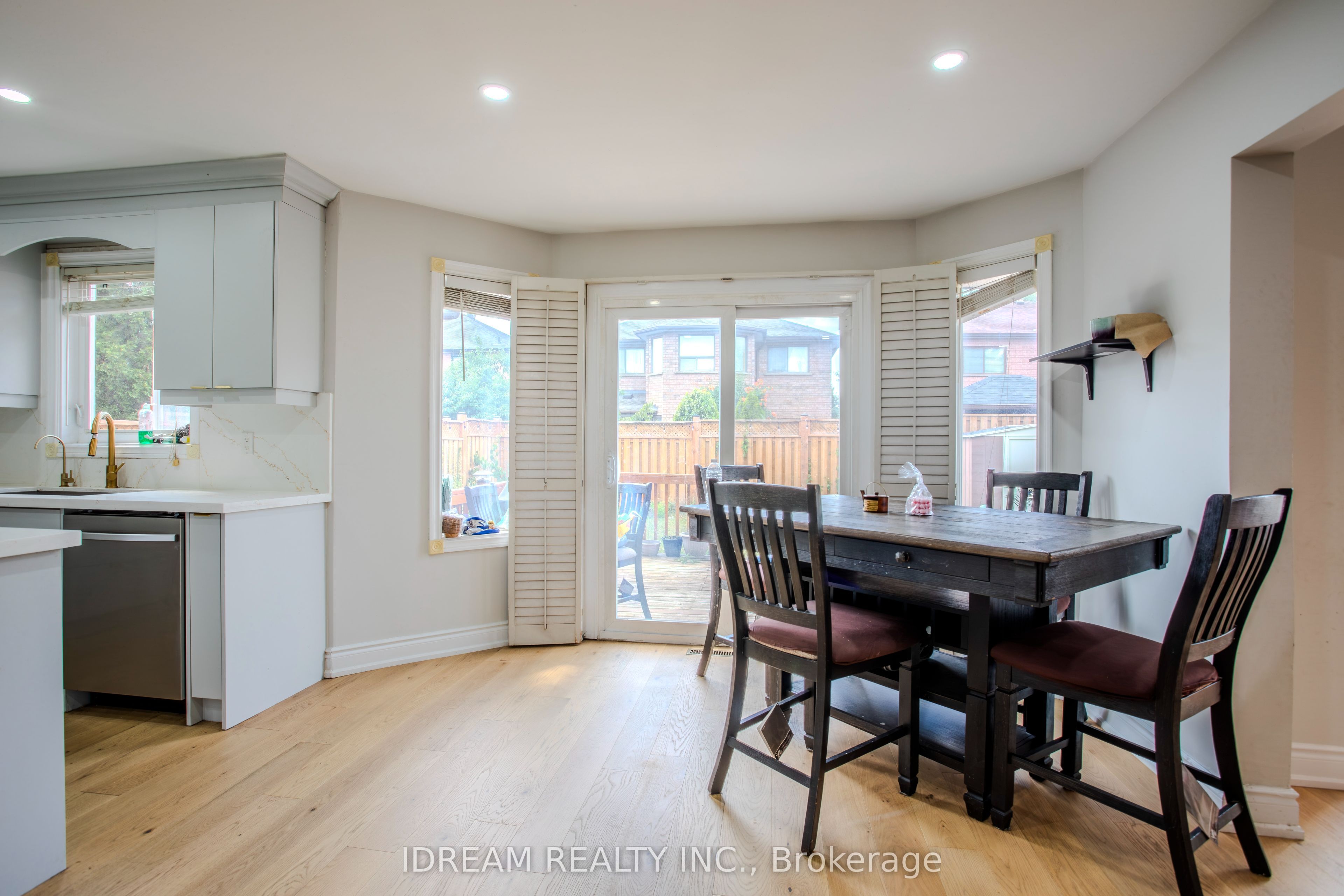 200 Springbrooke Crescent Upper Property Photo 10