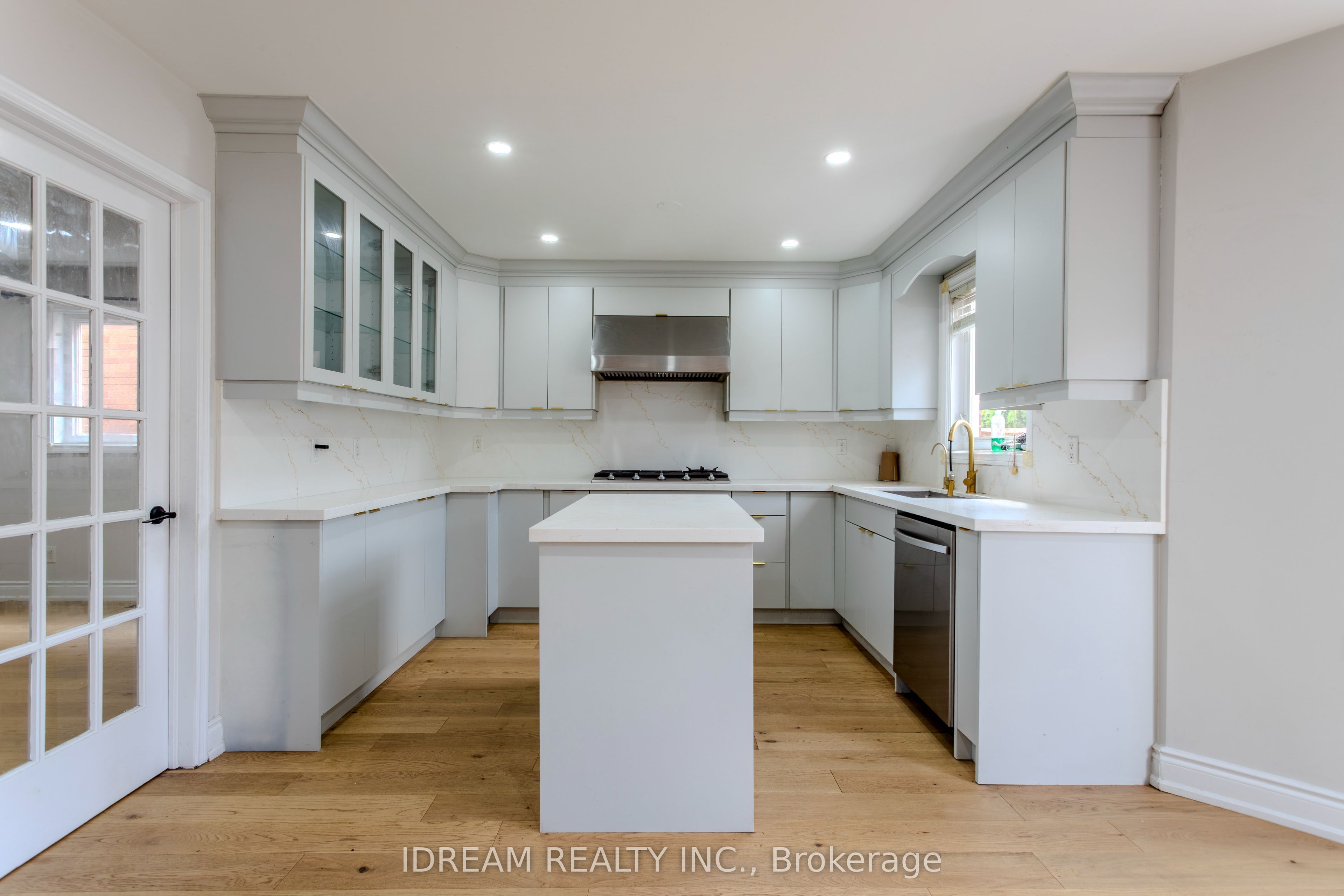 200 Springbrooke Crescent Upper Property Photo 12