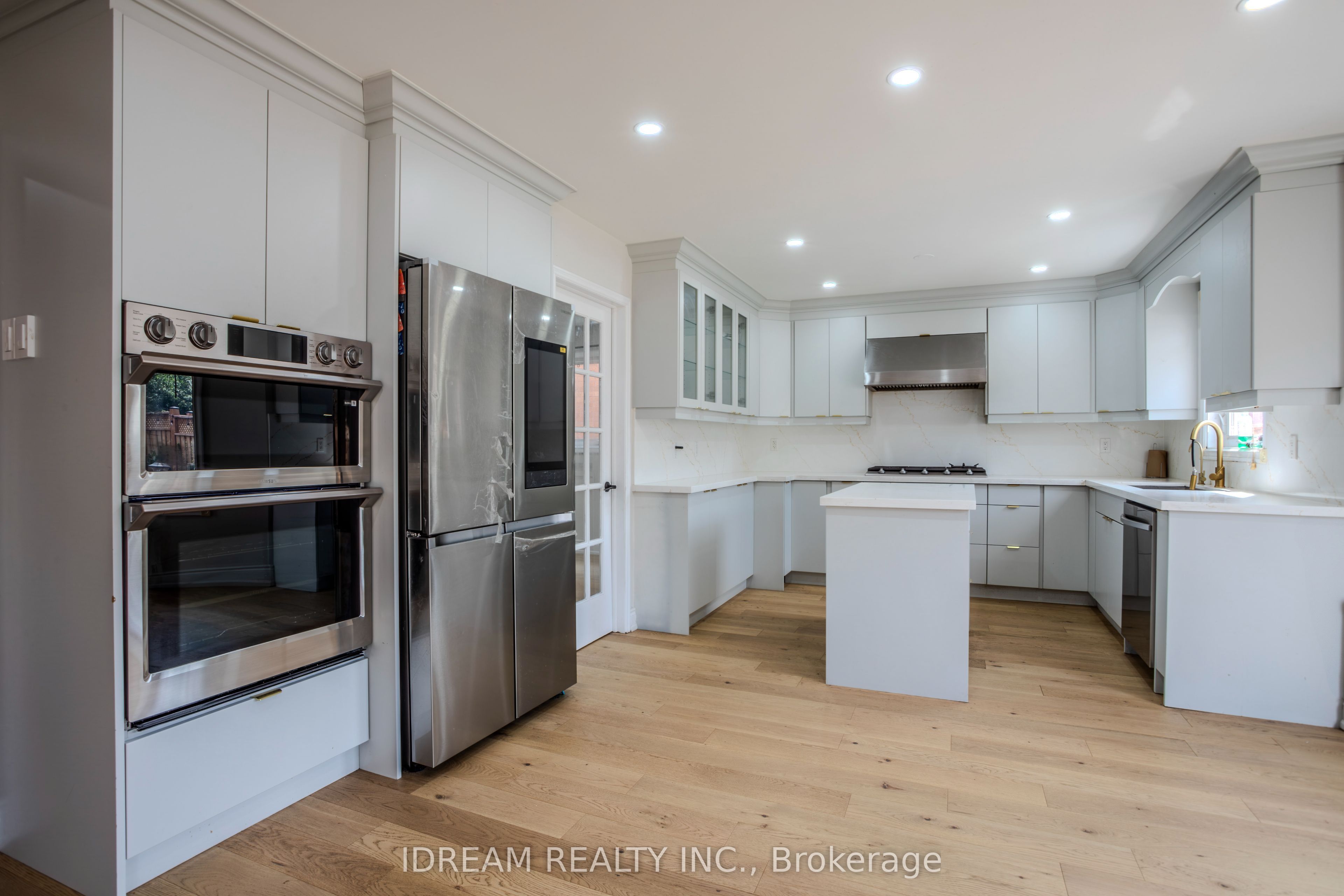 200 Springbrooke Crescent Upper Property Photo 13