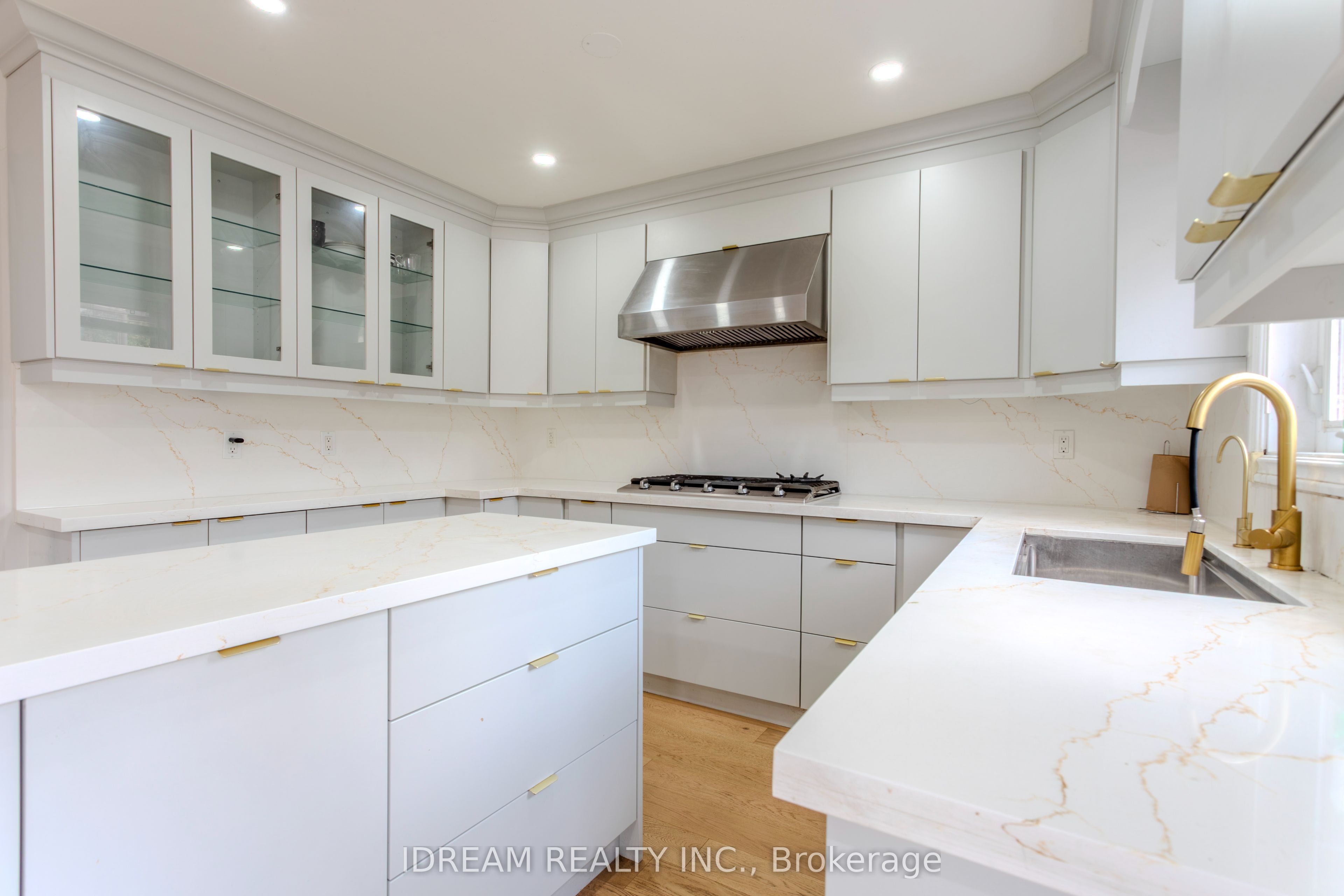 200 Springbrooke Crescent Upper Property Photo 14
