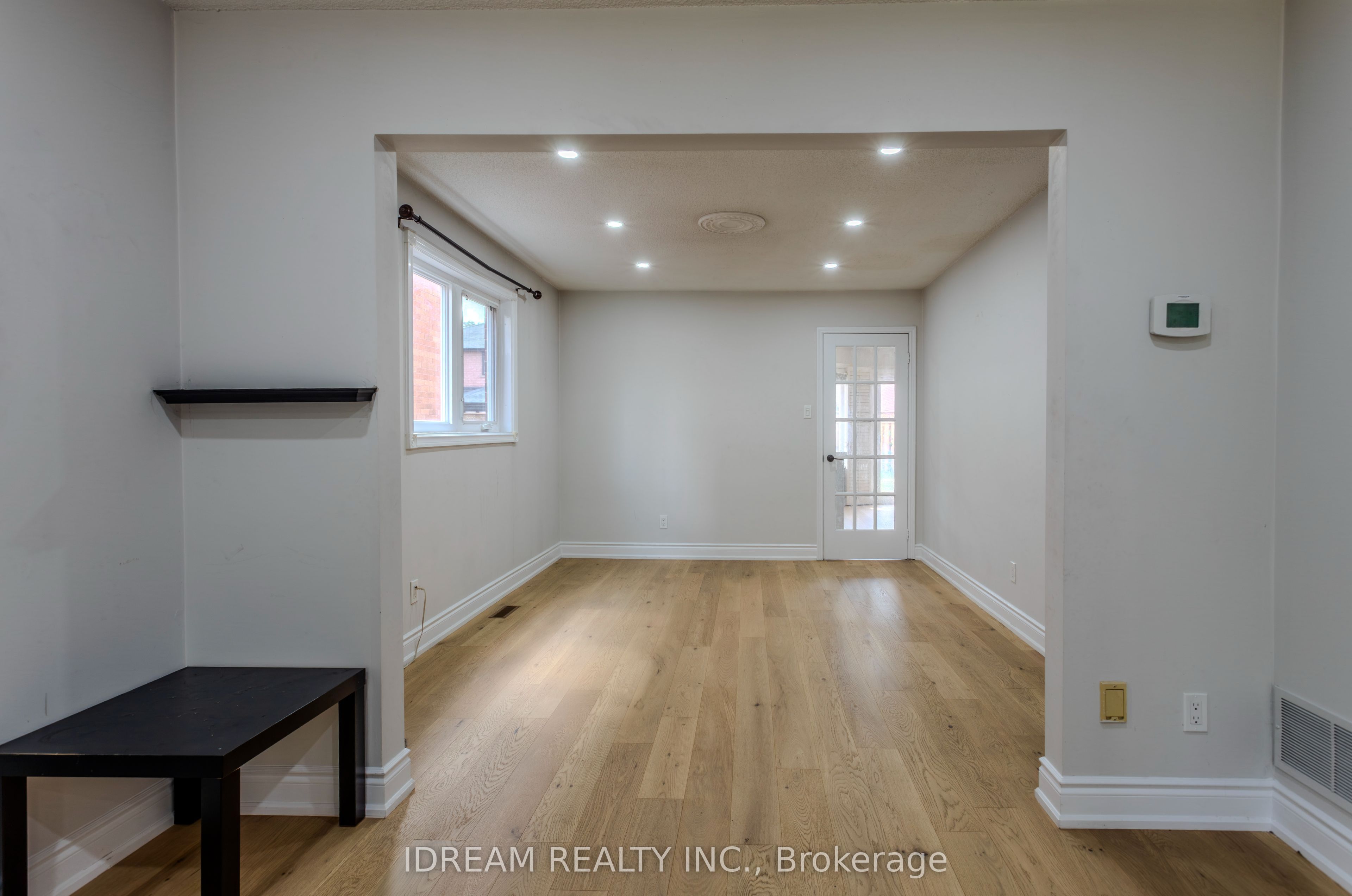 200 Springbrooke Crescent Upper Property Photo 15