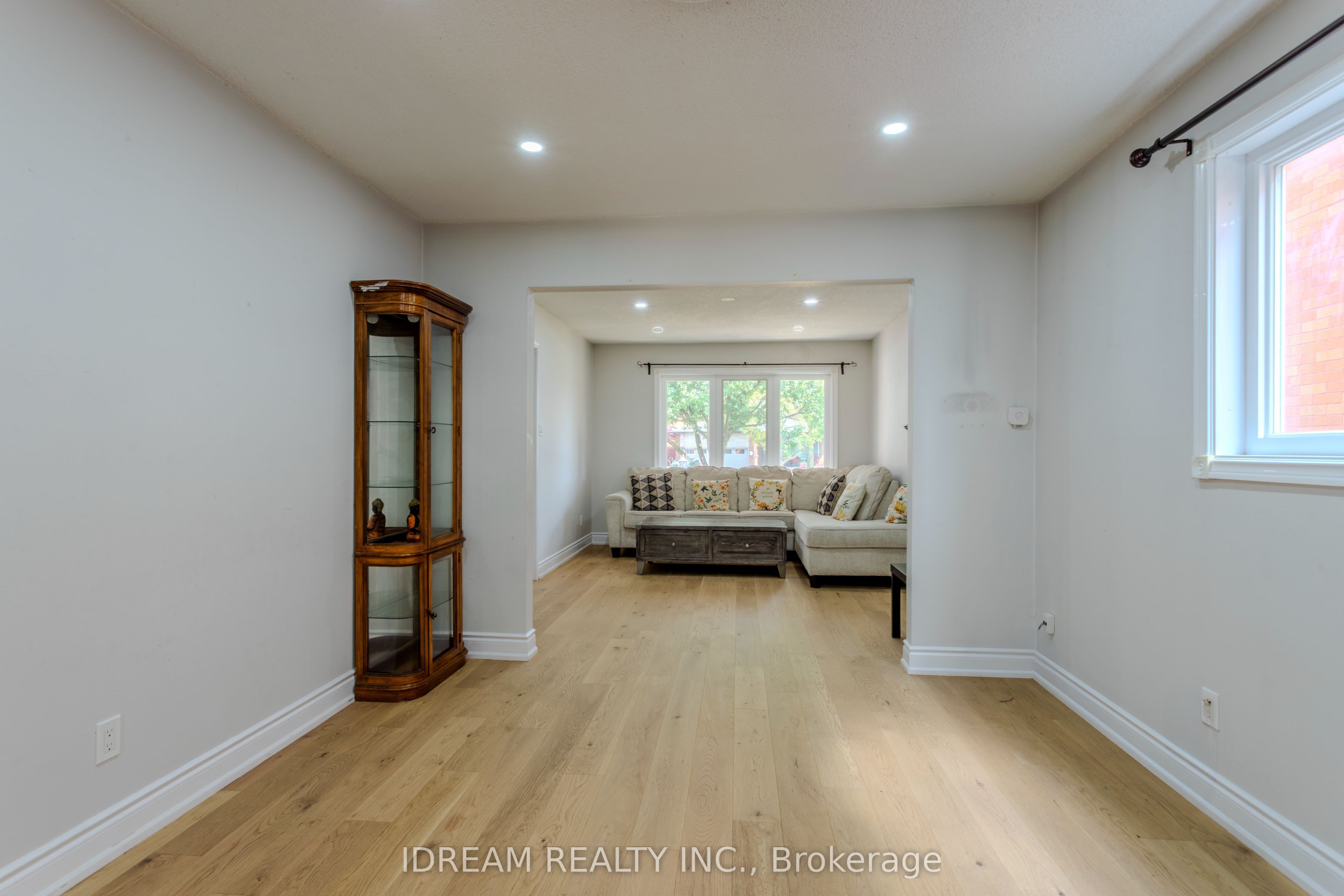 200 Springbrooke Crescent Upper Property Photo 17