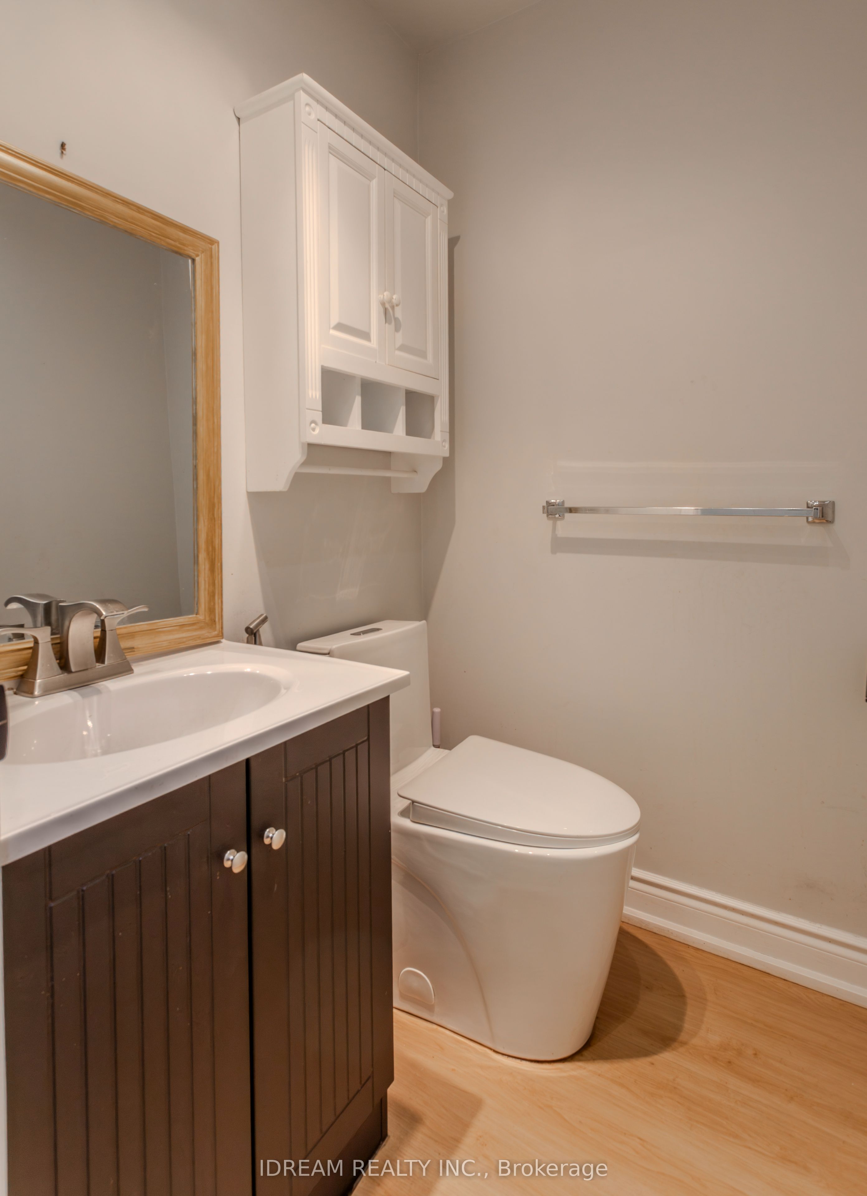 200 Springbrooke Crescent Upper Property Photo 18