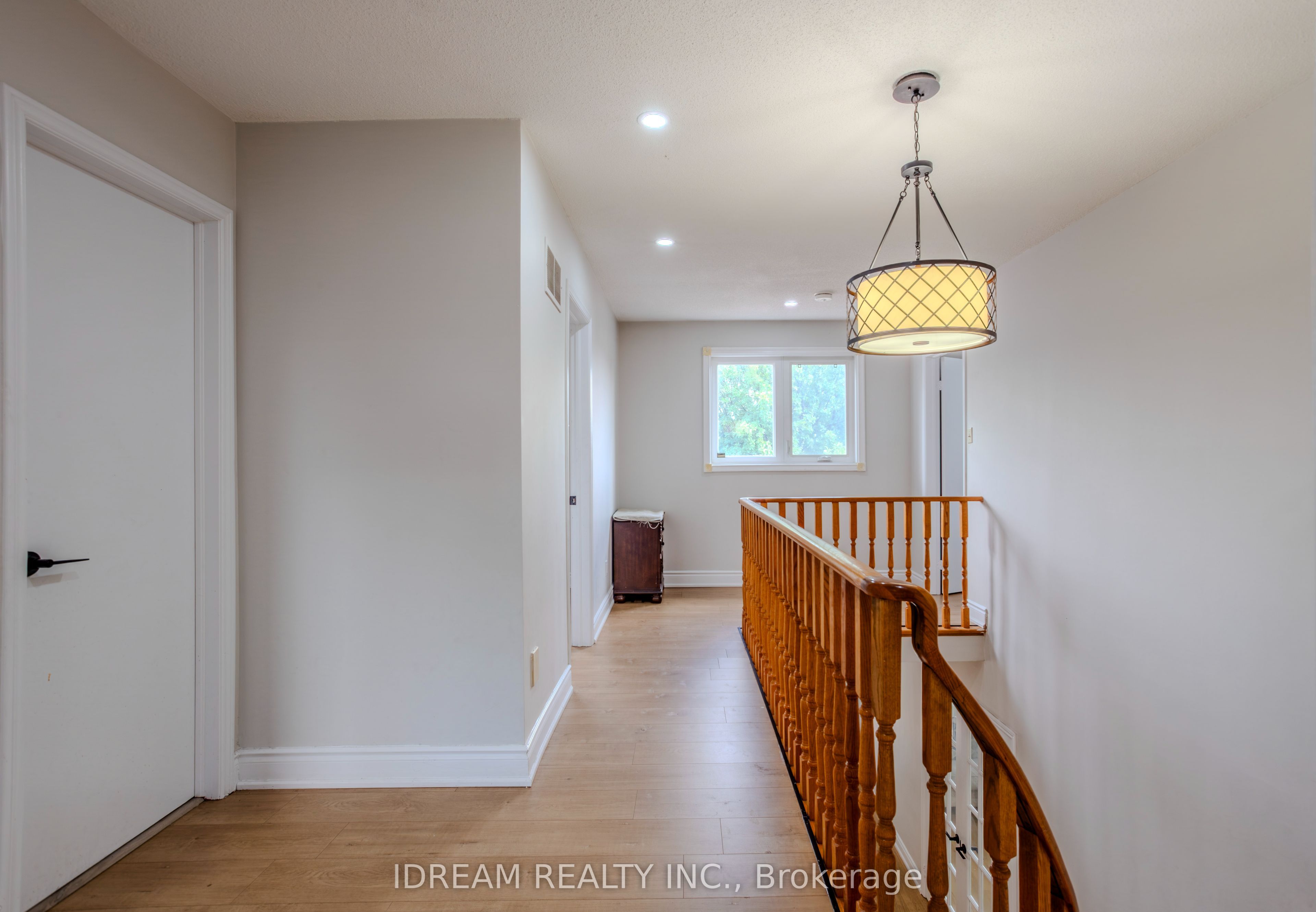 200 Springbrooke Crescent Upper Property Photo 19