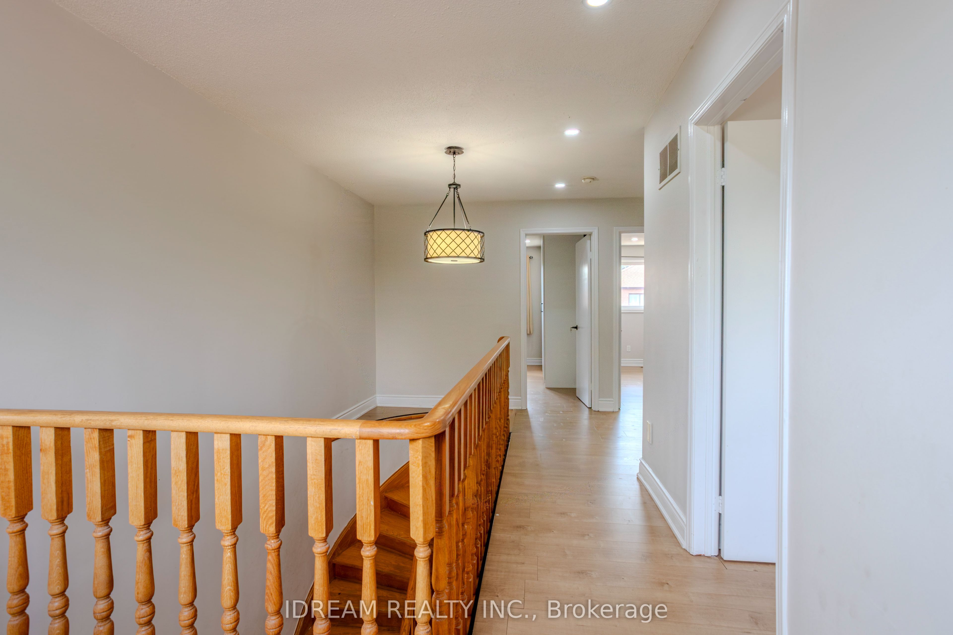 200 Springbrooke Crescent Upper Property Photo 20