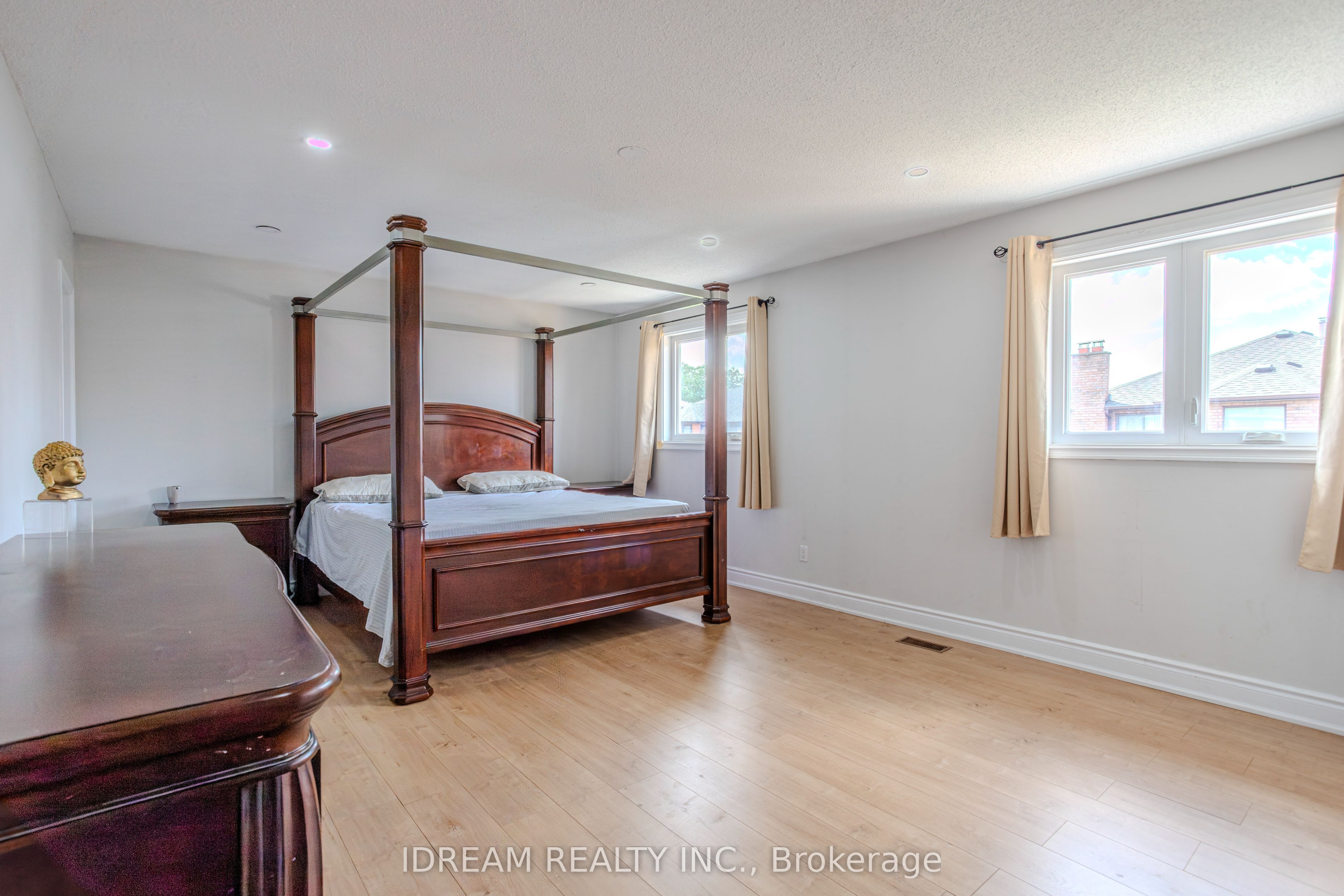 200 Springbrooke Crescent Upper Property Photo 21