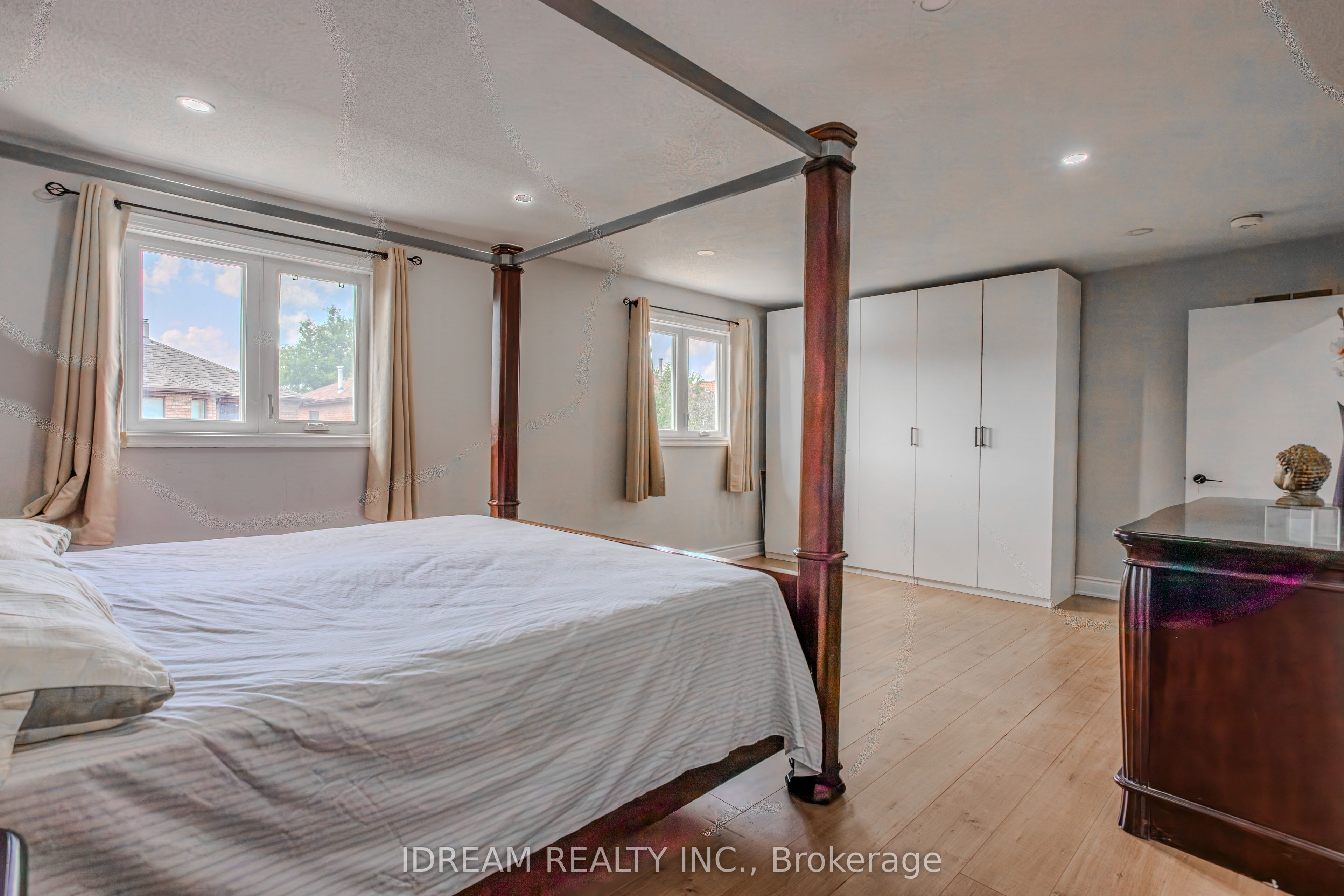 200 Springbrooke Crescent Upper Property Photo 22