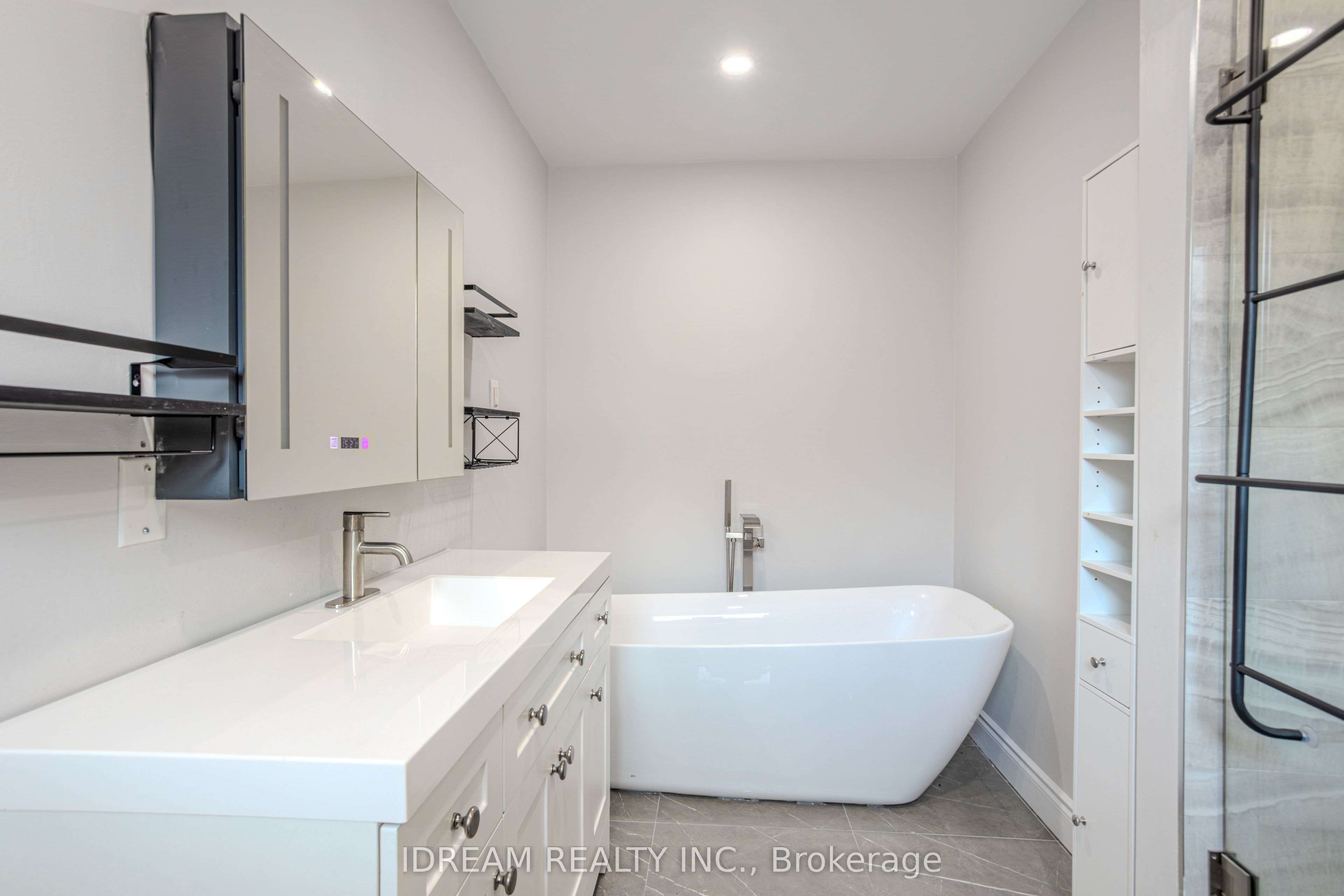 200 Springbrooke Crescent Upper Property Photo 25