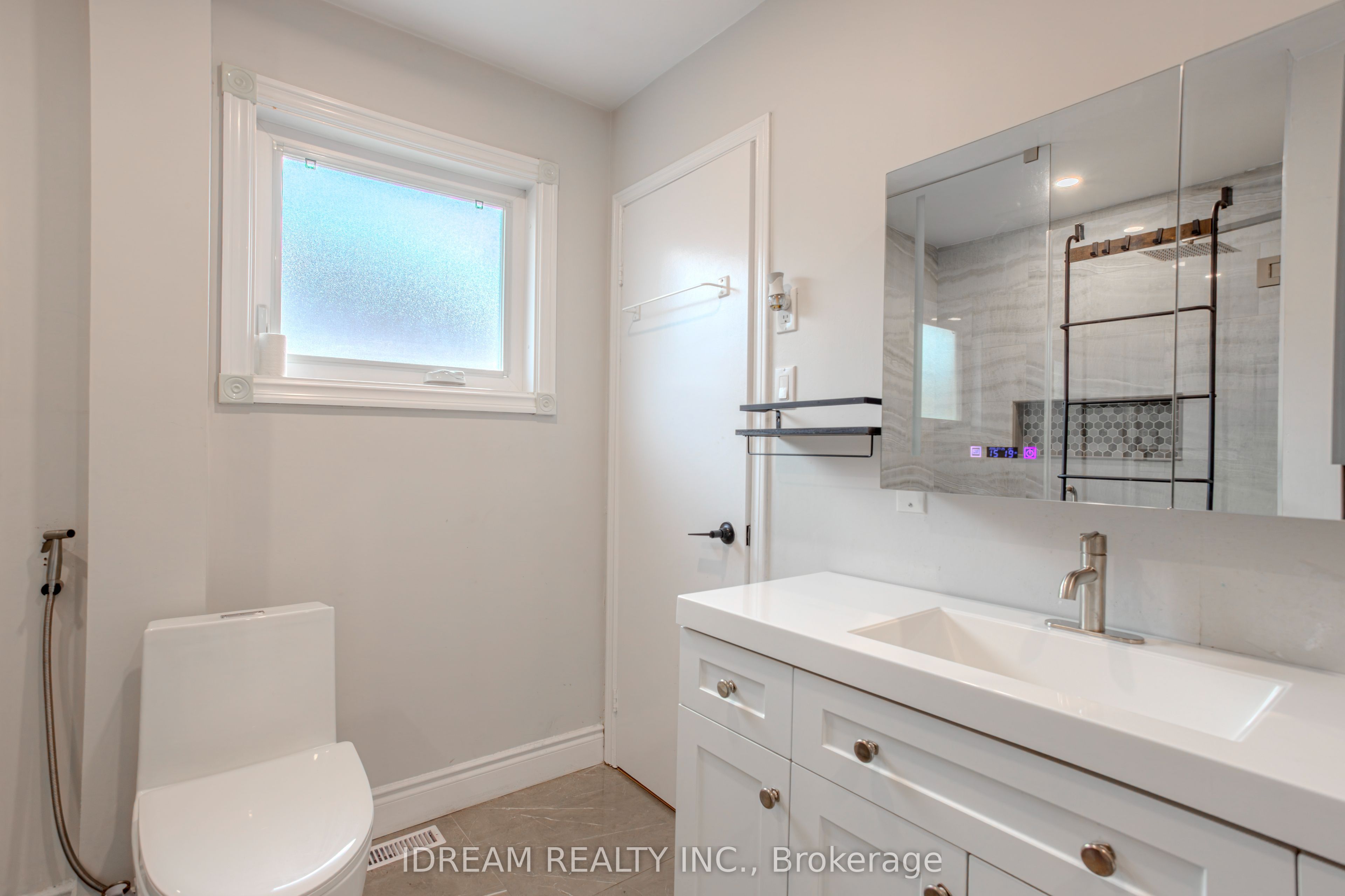 200 Springbrooke Crescent Upper Property Photo 26