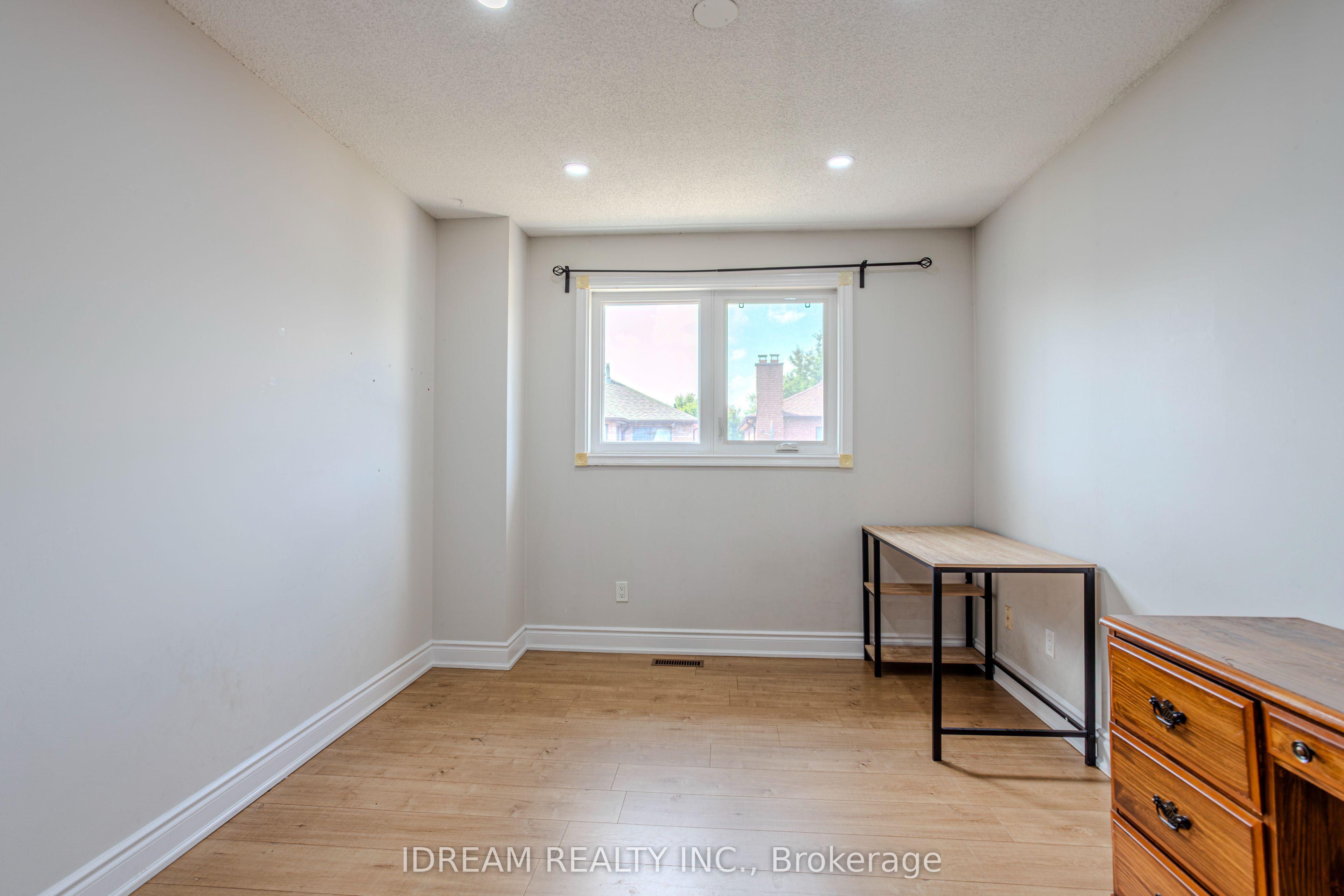 200 Springbrooke Crescent Upper Property Photo 28