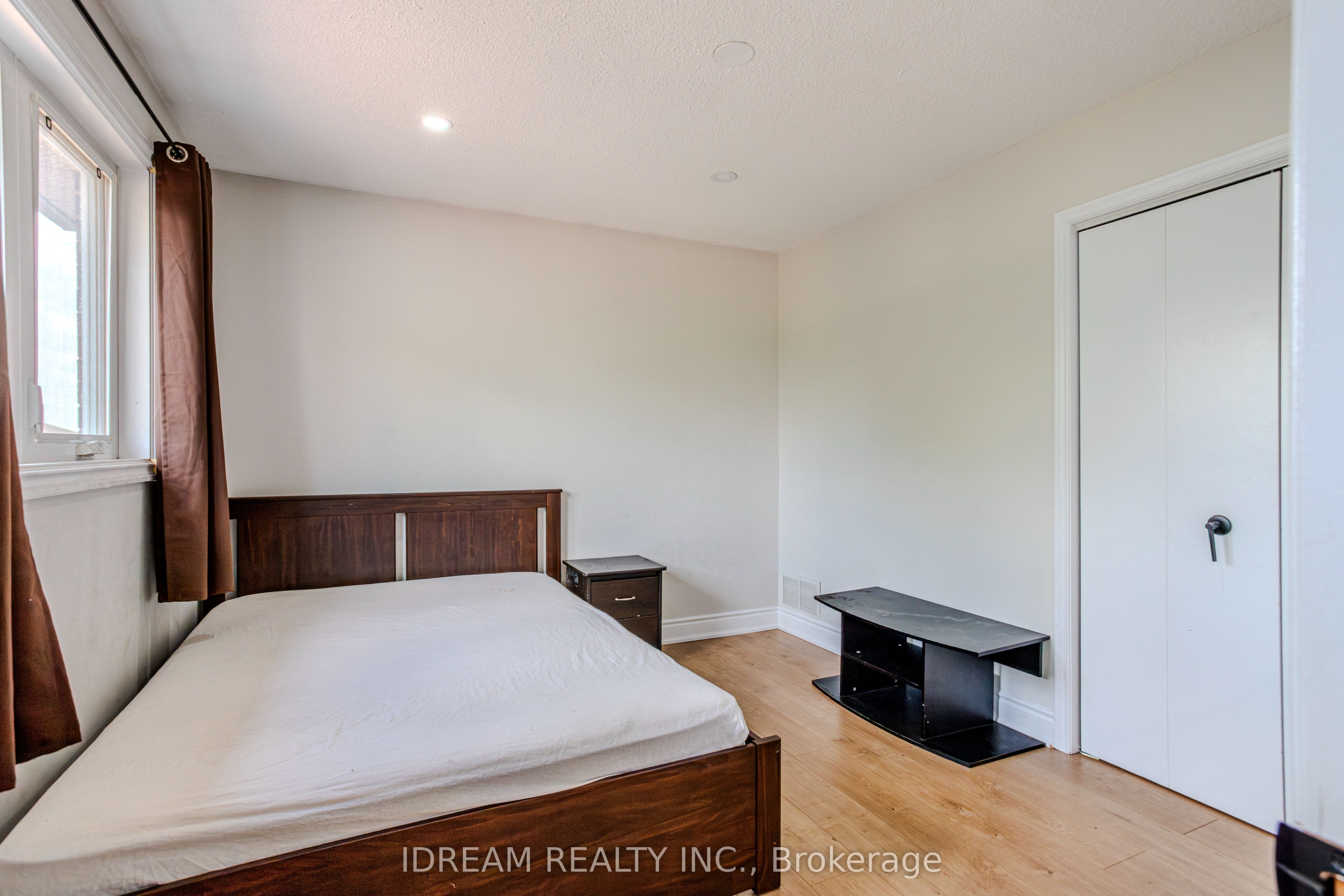 200 Springbrooke Crescent Upper Property Photo 29