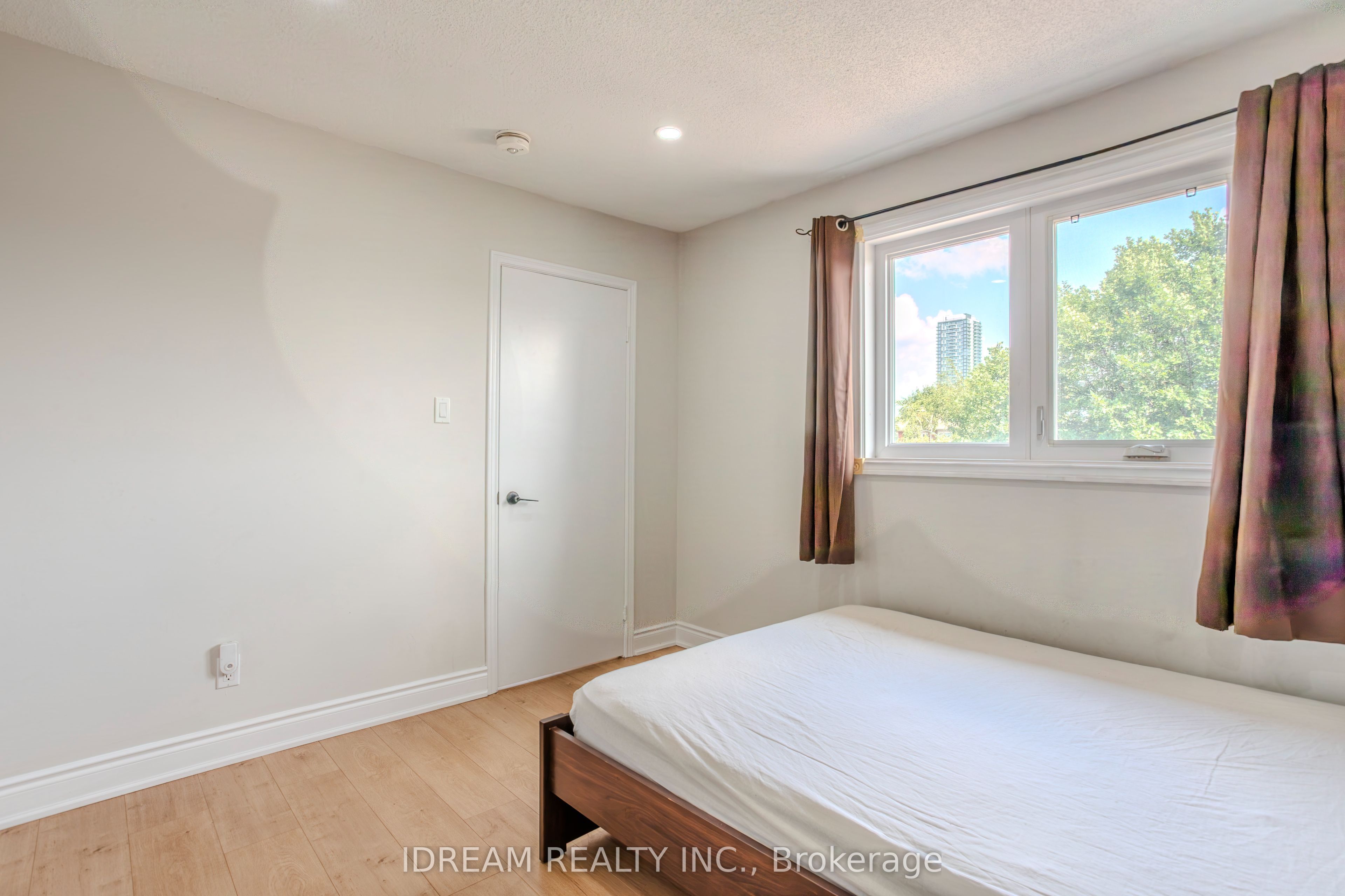 200 Springbrooke Crescent Upper Property Photo 30