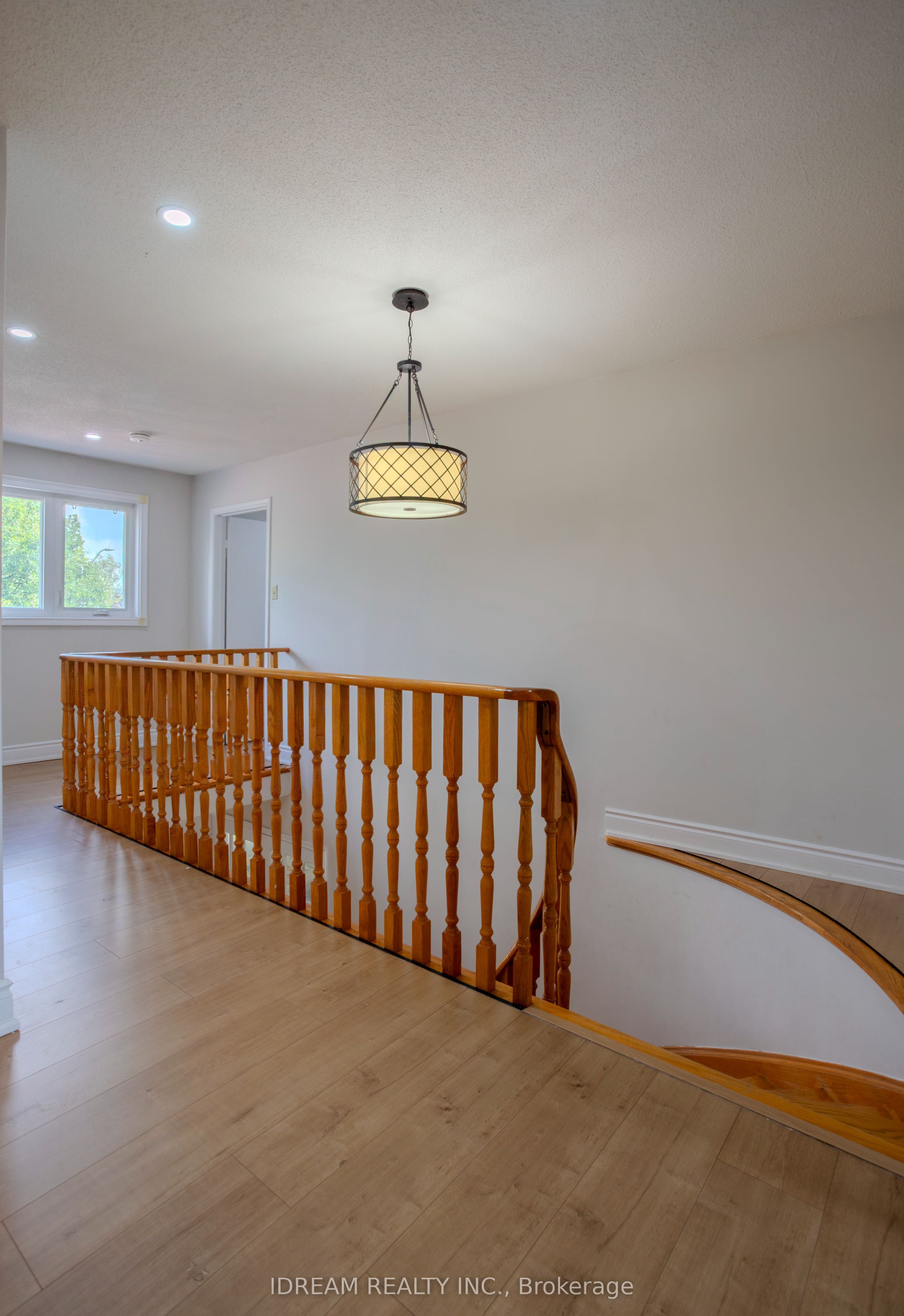 200 Springbrooke Crescent Upper Property Photo 34