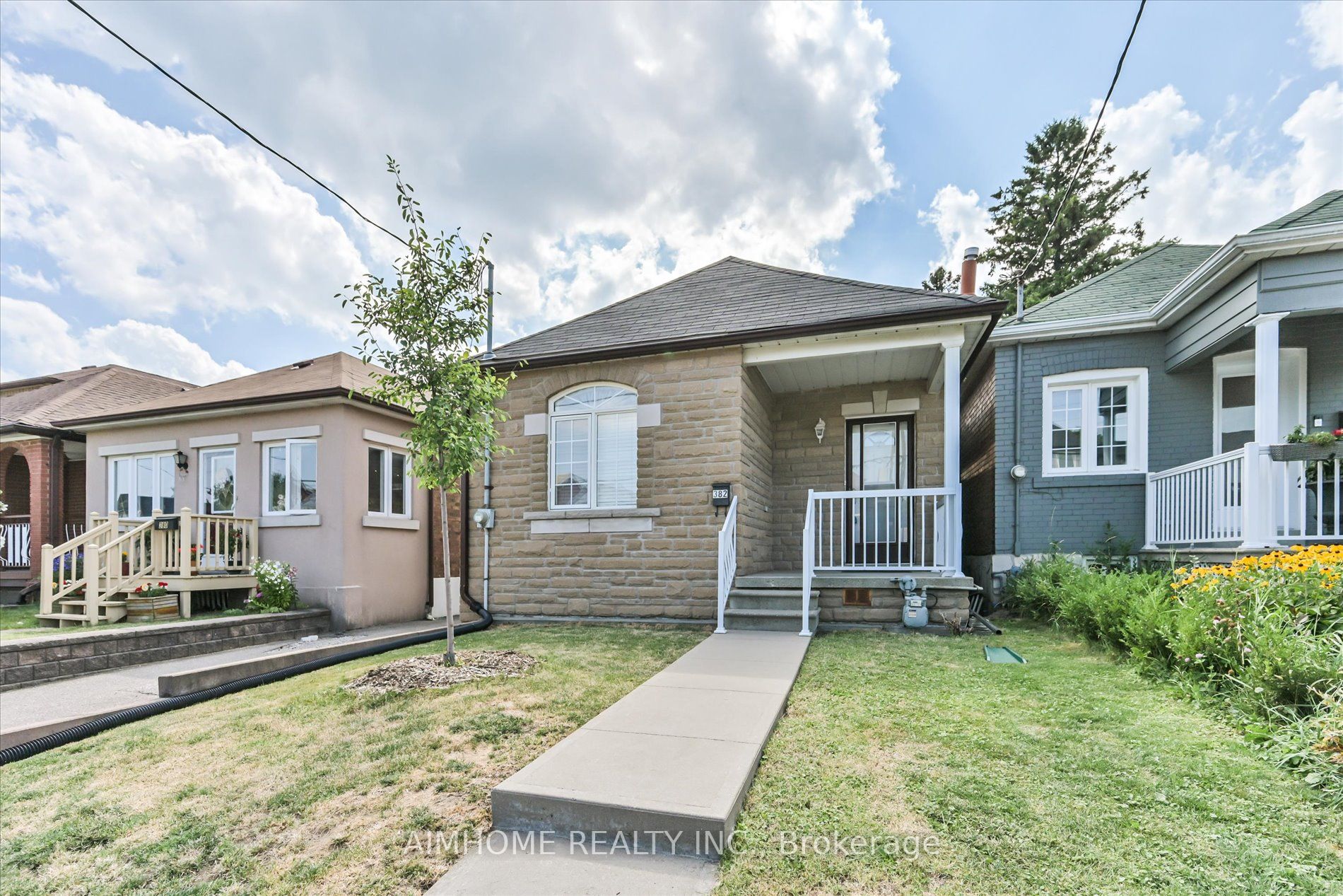382 Blackthorn Avenue Property Photo 1