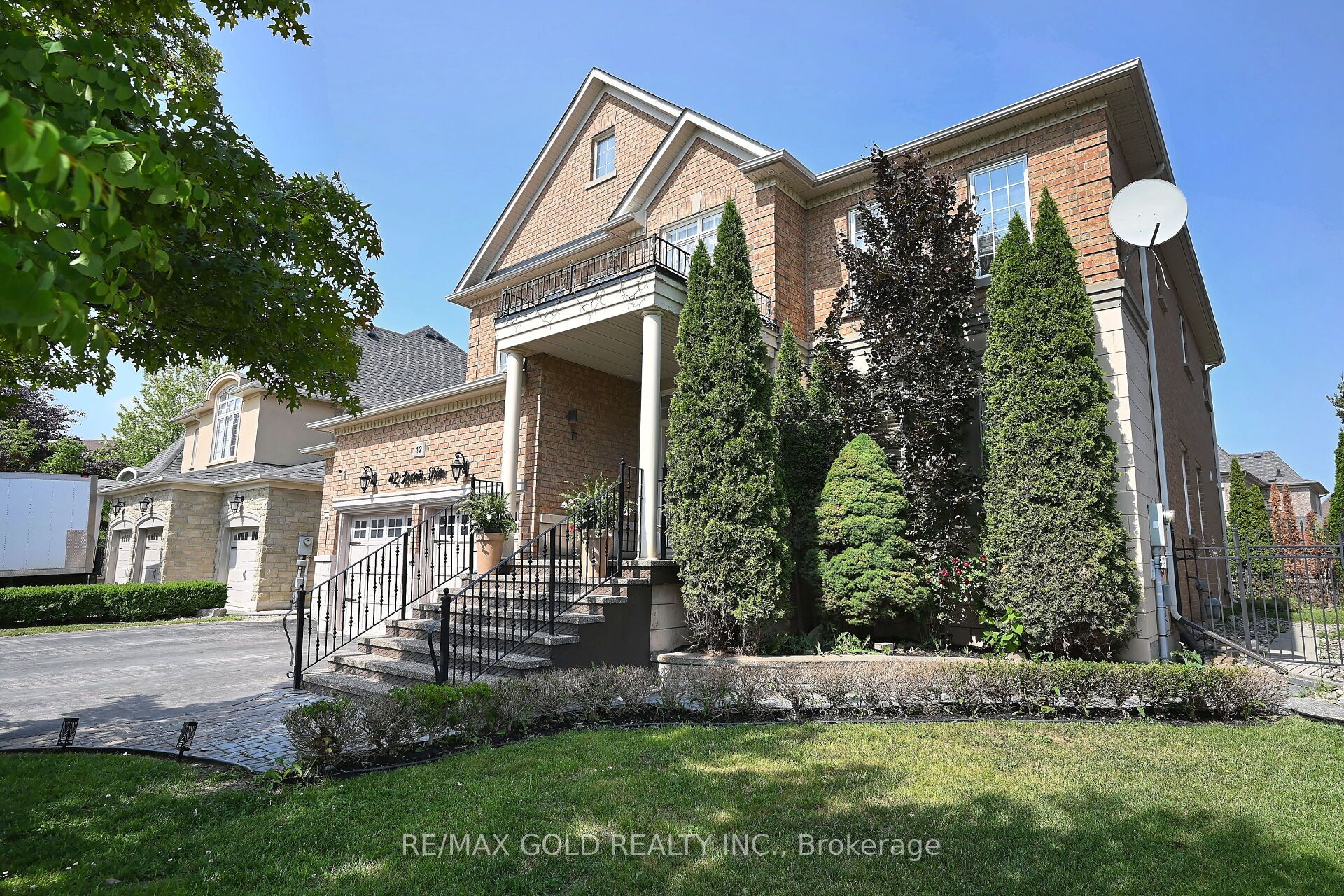42 Louvain Drive Property Photo 3