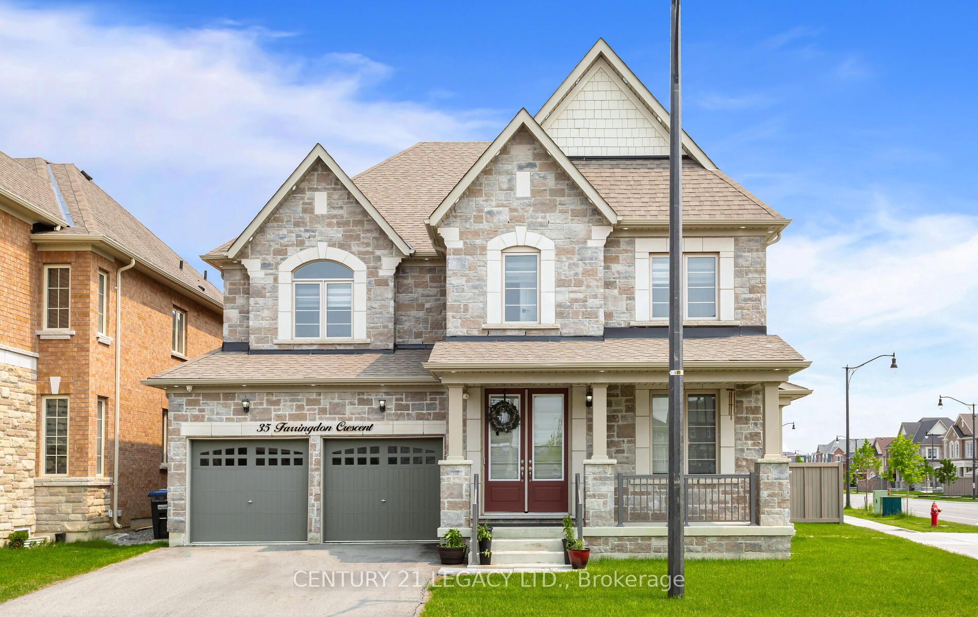 35 Farringdon Cres Property Photo 1