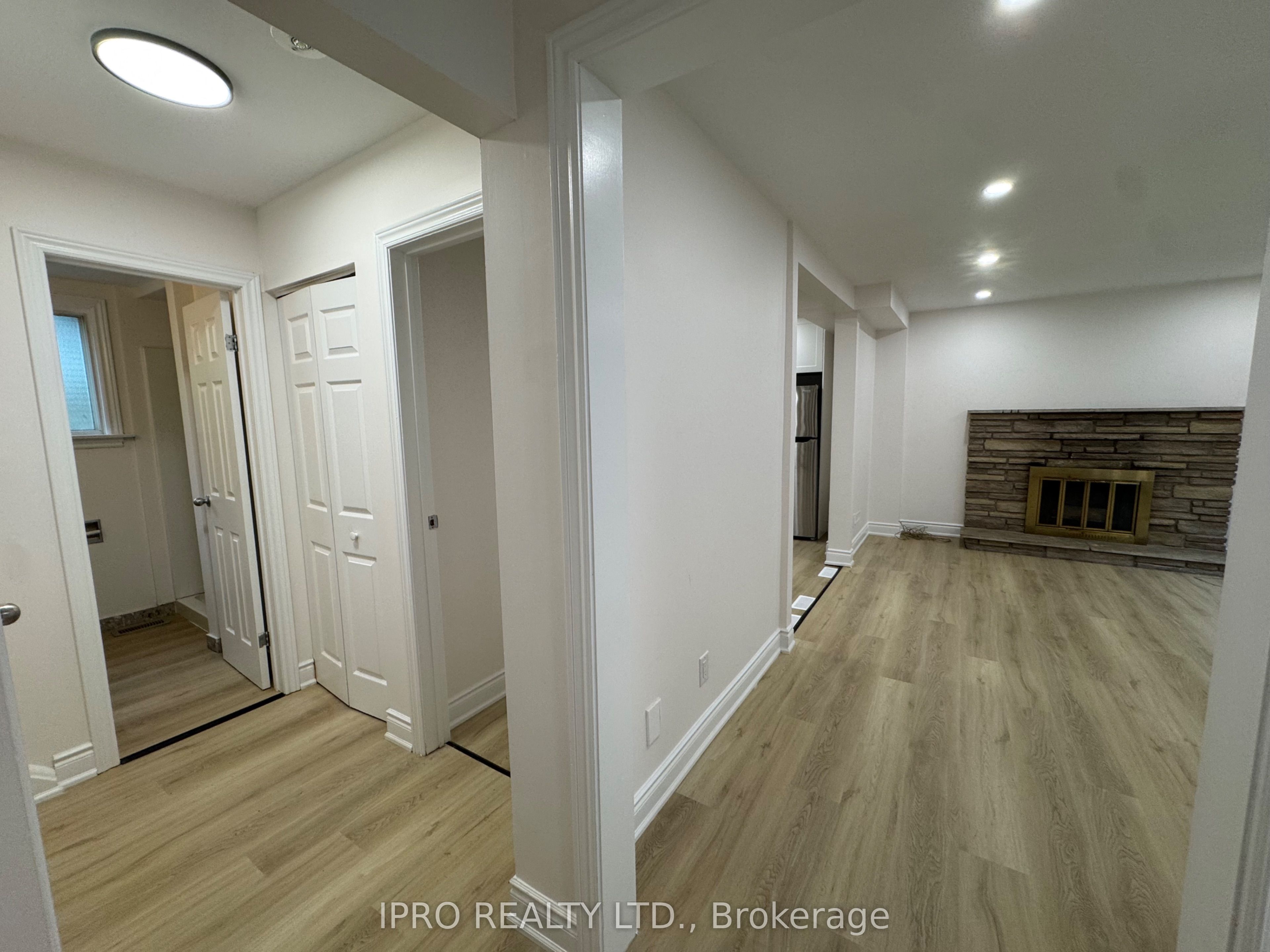 2069 Thornlea Drive S Side Second Unit Property Photo 14