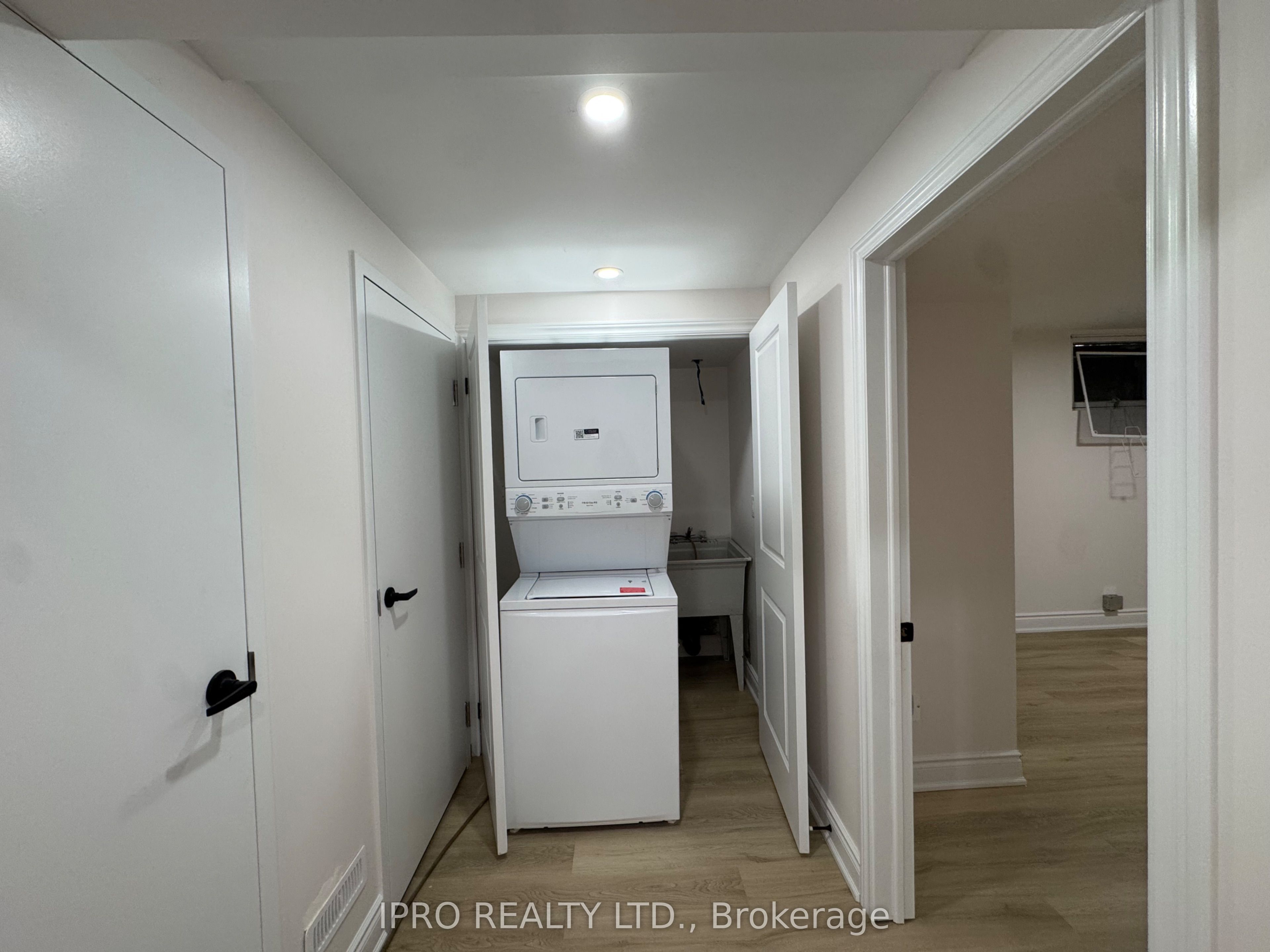 2069 Thornlea Drive S Side Second Unit Property Photo 16