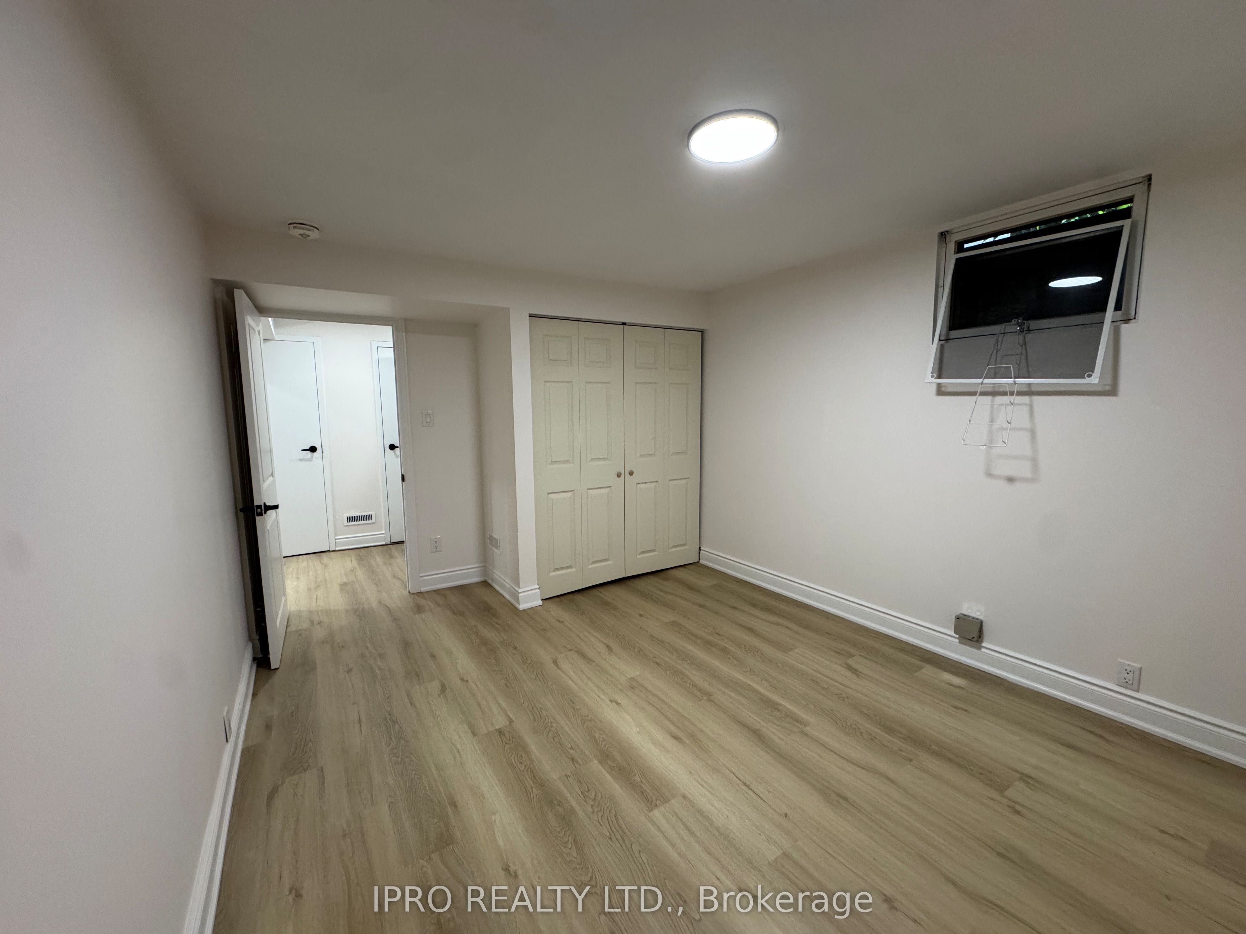 2069 Thornlea Drive S Side Second Unit Property Photo 17