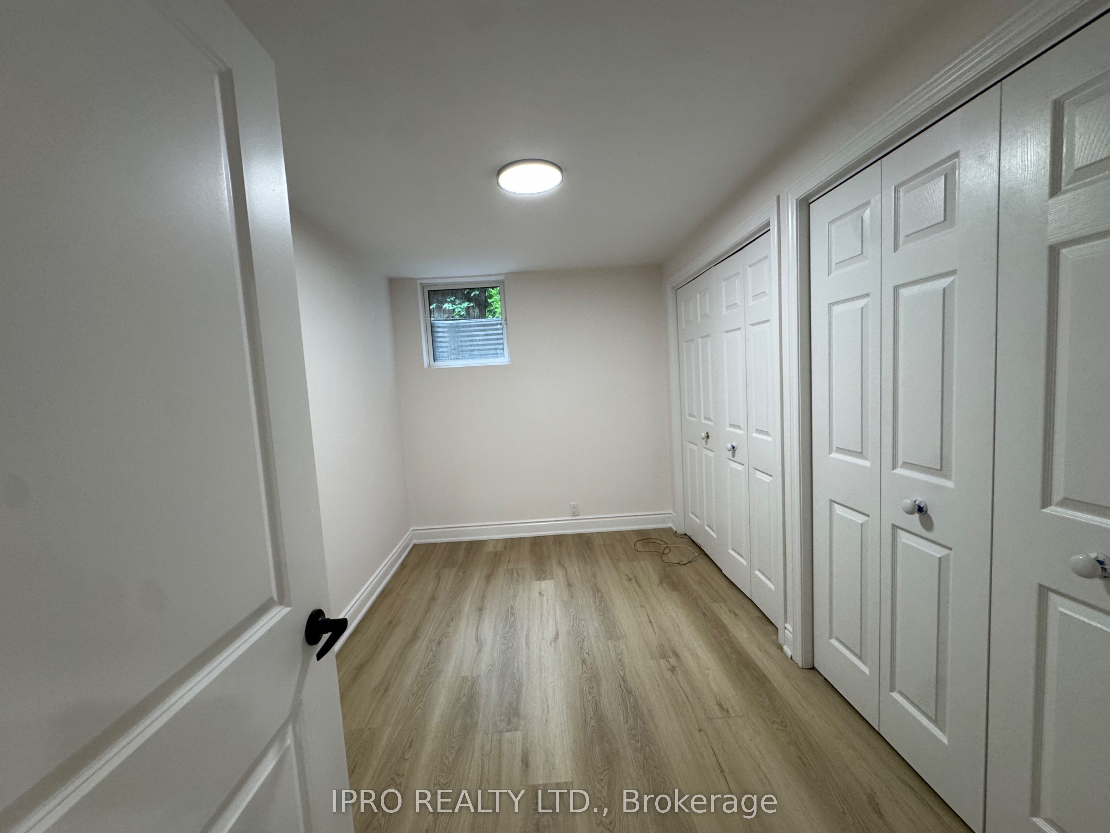 2069 Thornlea Drive S Side Second Unit Property Photo 19
